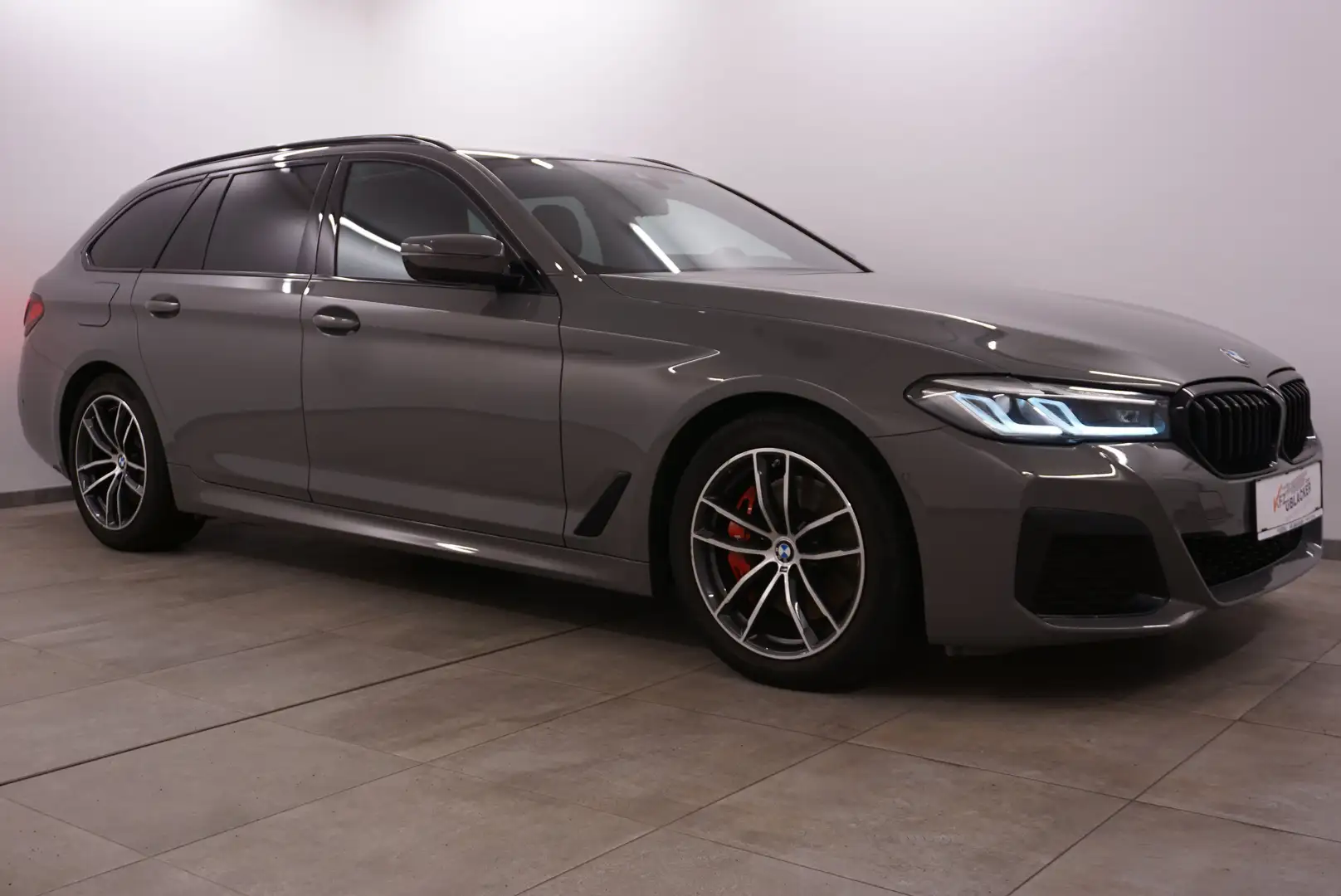 BMW 520 d xDrive M Sport //  LED Scheinw. adaptiv // Grau - 1