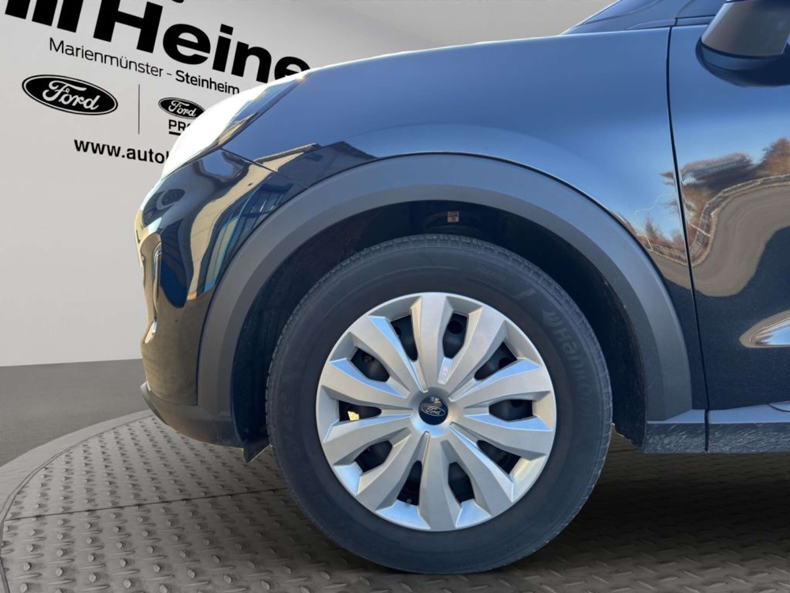 Fahrzeugabbildung Ford Puma 1.0 EcoBoost Hybrid COOL & CONNECT - mit KI generiert/bearbeitet