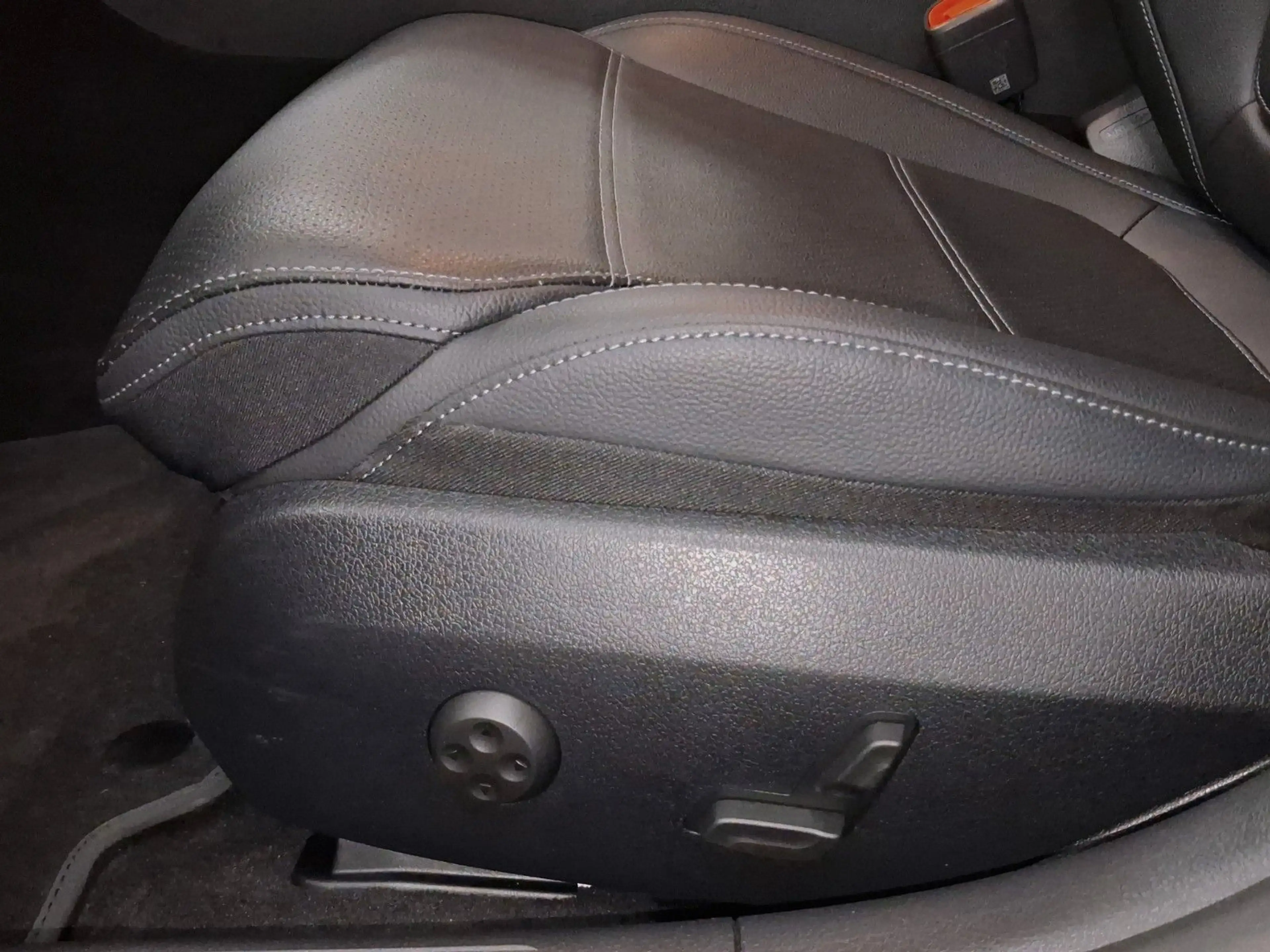 Mercedes-Benz C 300 d T Avantgarde,Navi,LED,HUD,Ambi,Std-Hz,AHK — photo 12
