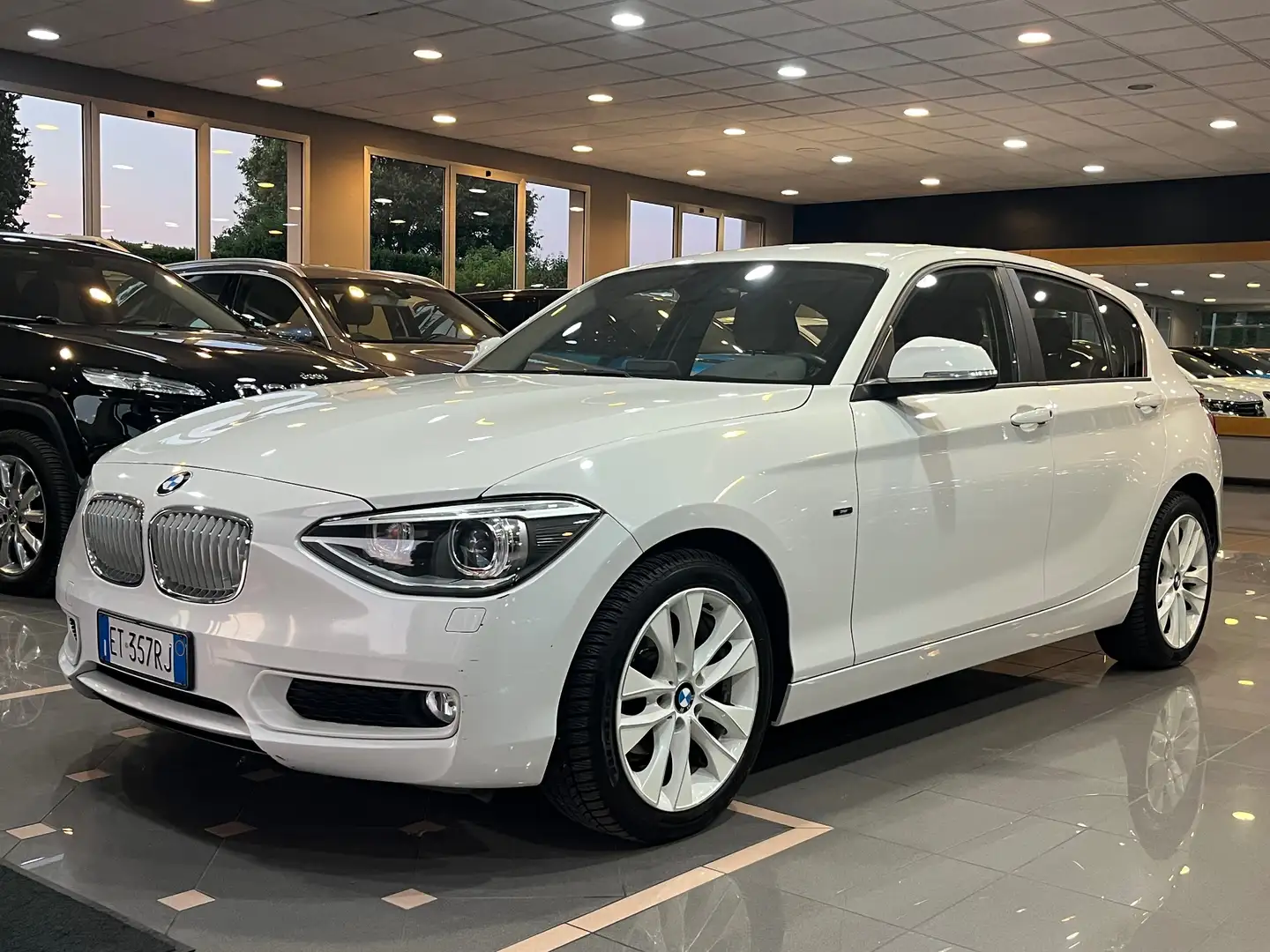 BMW 118 118d 5p Urban BENZINA ! Blanco - 1