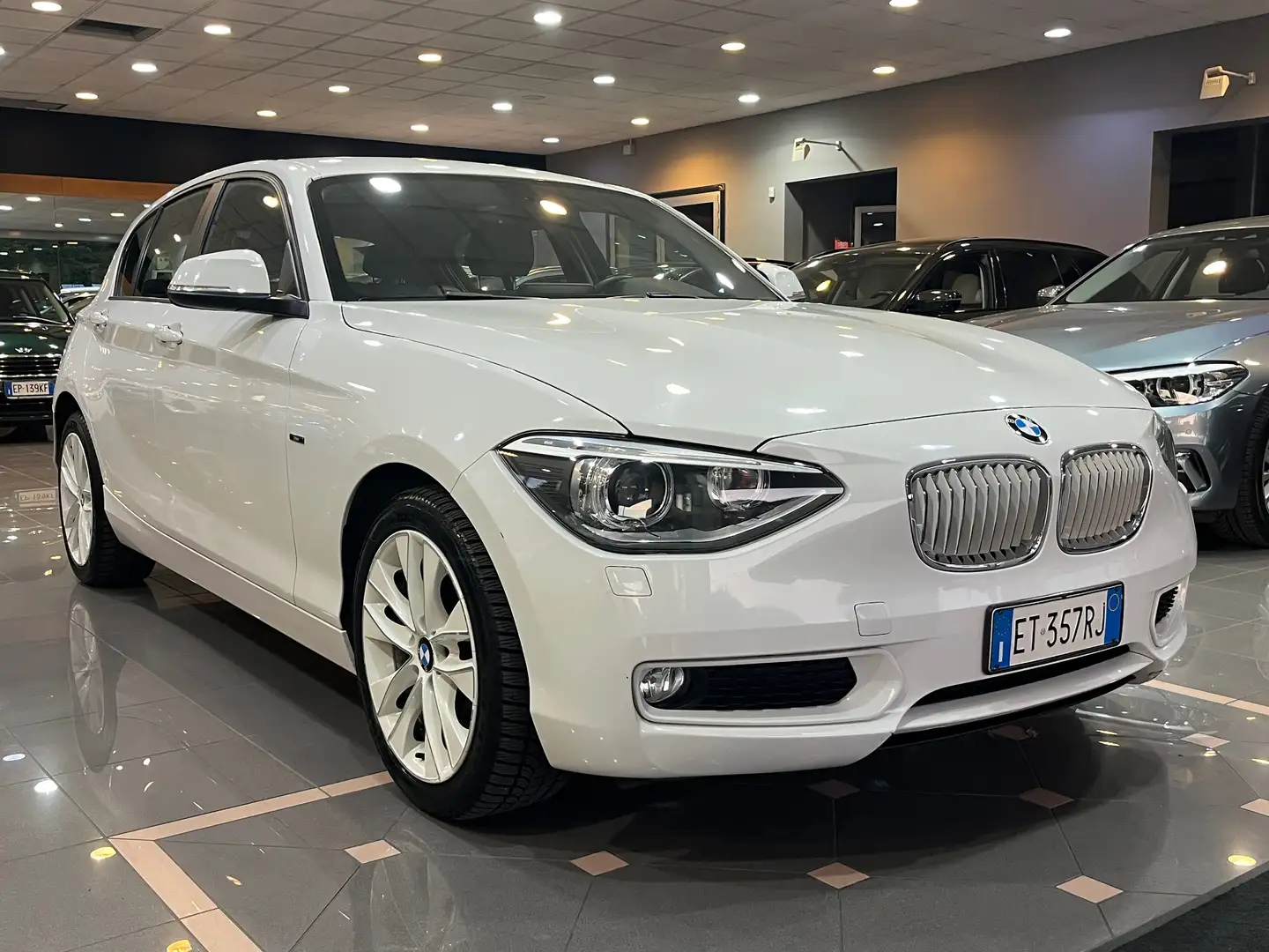 BMW 118 118d 5p Urban BENZINA ! Blanco - 2