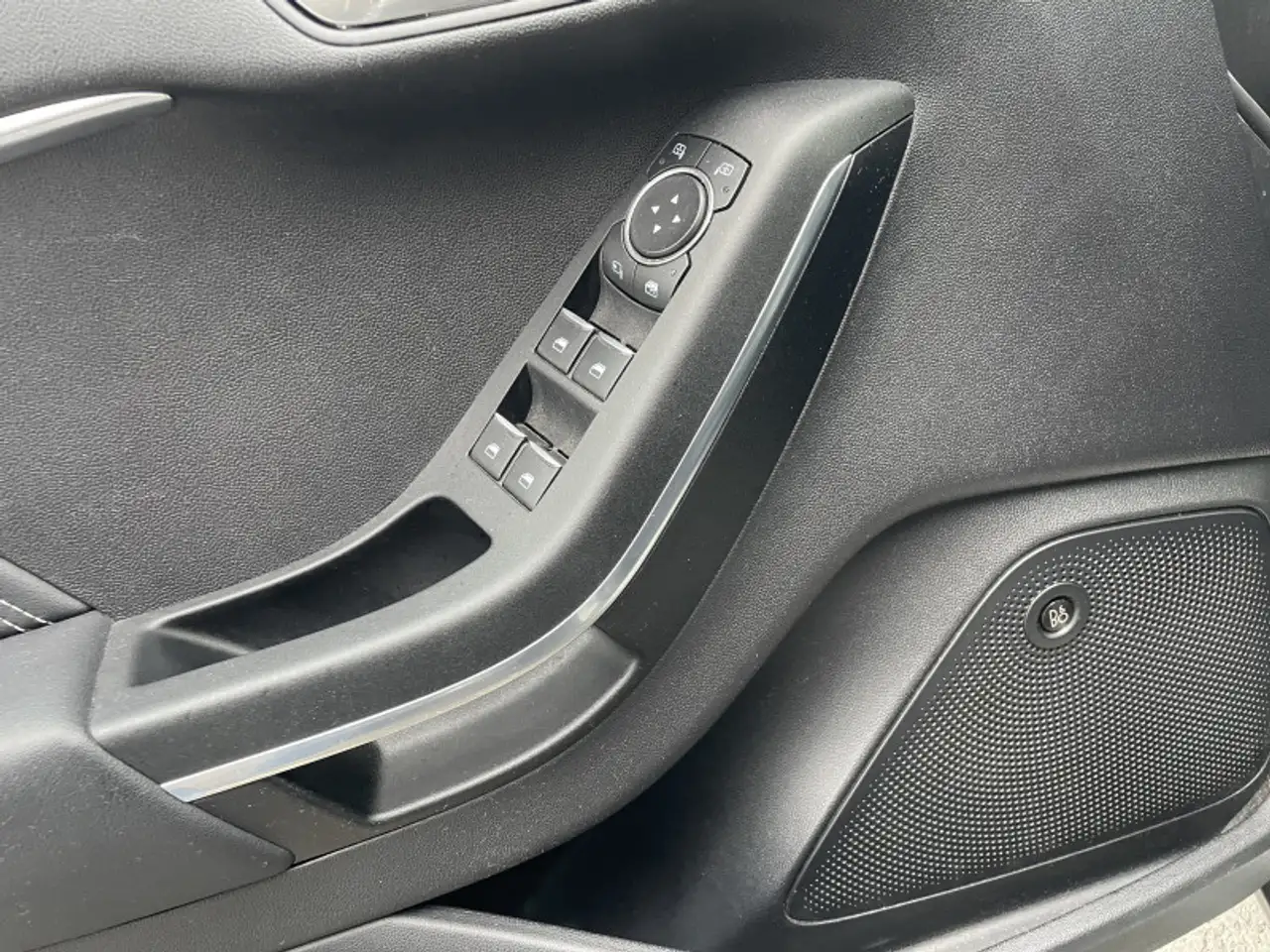 Ford Fiesta 5 portes — photo 17