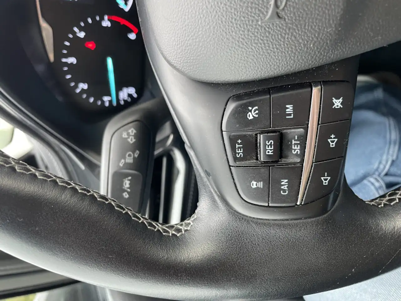Ford Fiesta 5 portes — photo 20