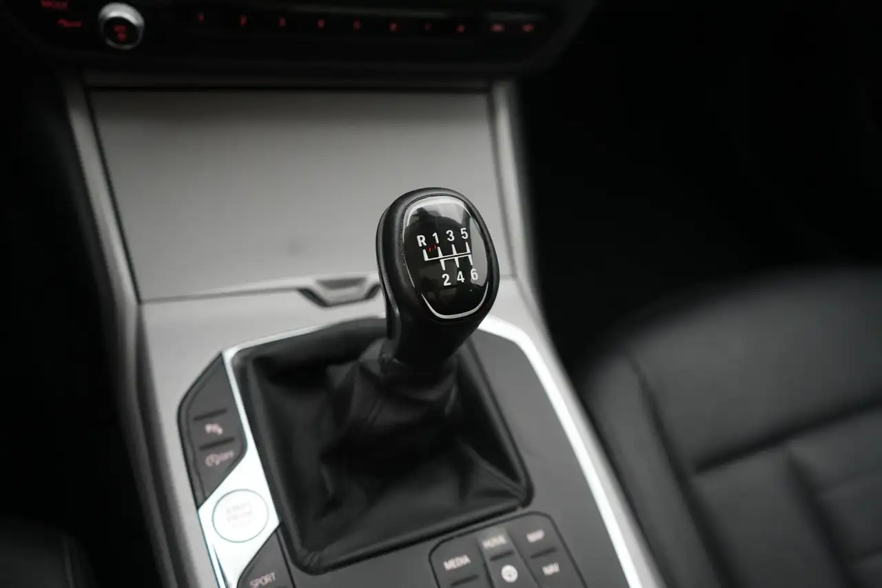 BMW 3 Series 3 Touring 318d Business+ LEDER/CUIR LED GPS PDC CA, миниатюра 16
