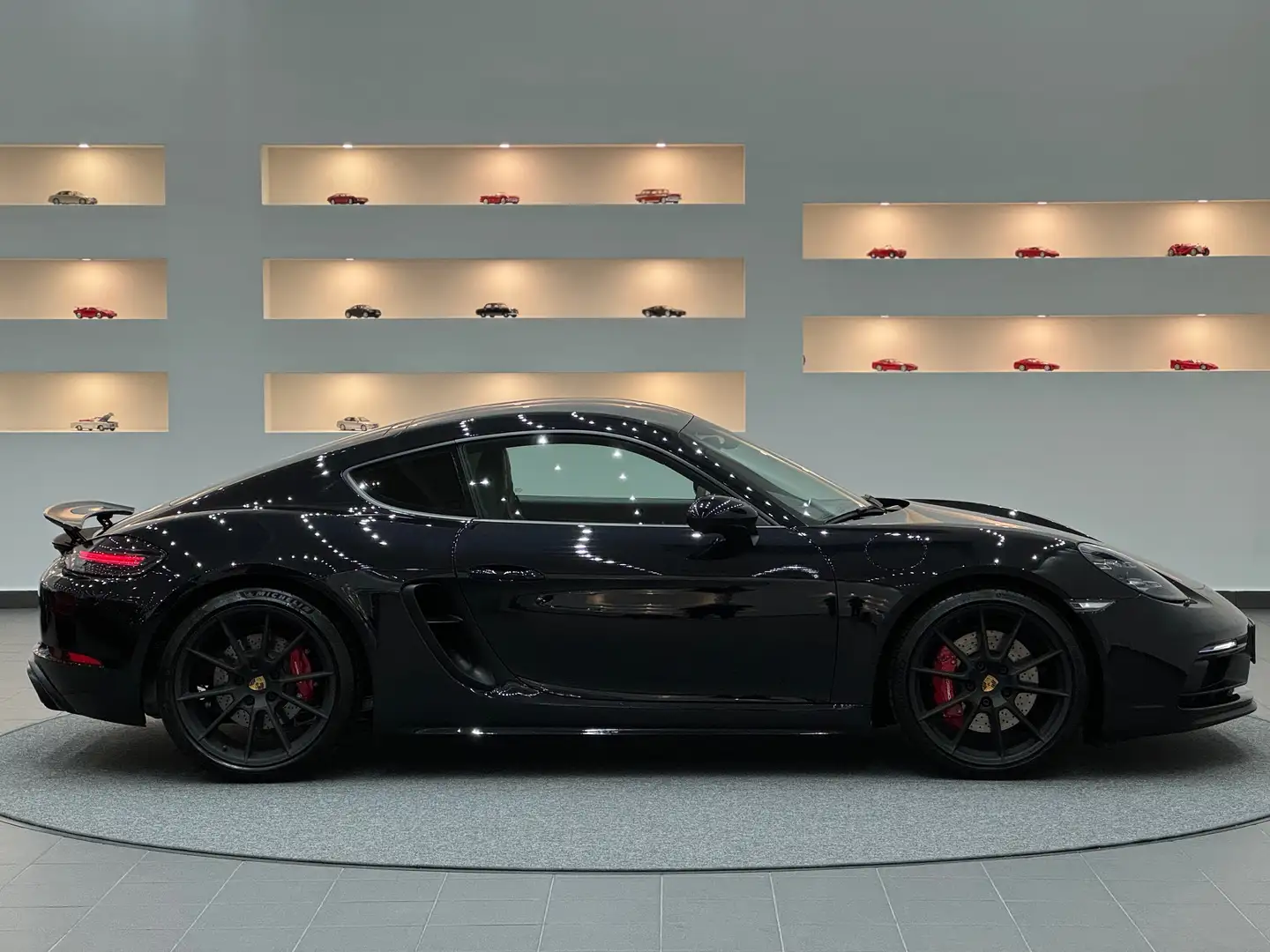 Porsche Cayman GTS 4.0*Leasingfähig*LED*Klappen-Auspuffanlage* Schwarz - 1
