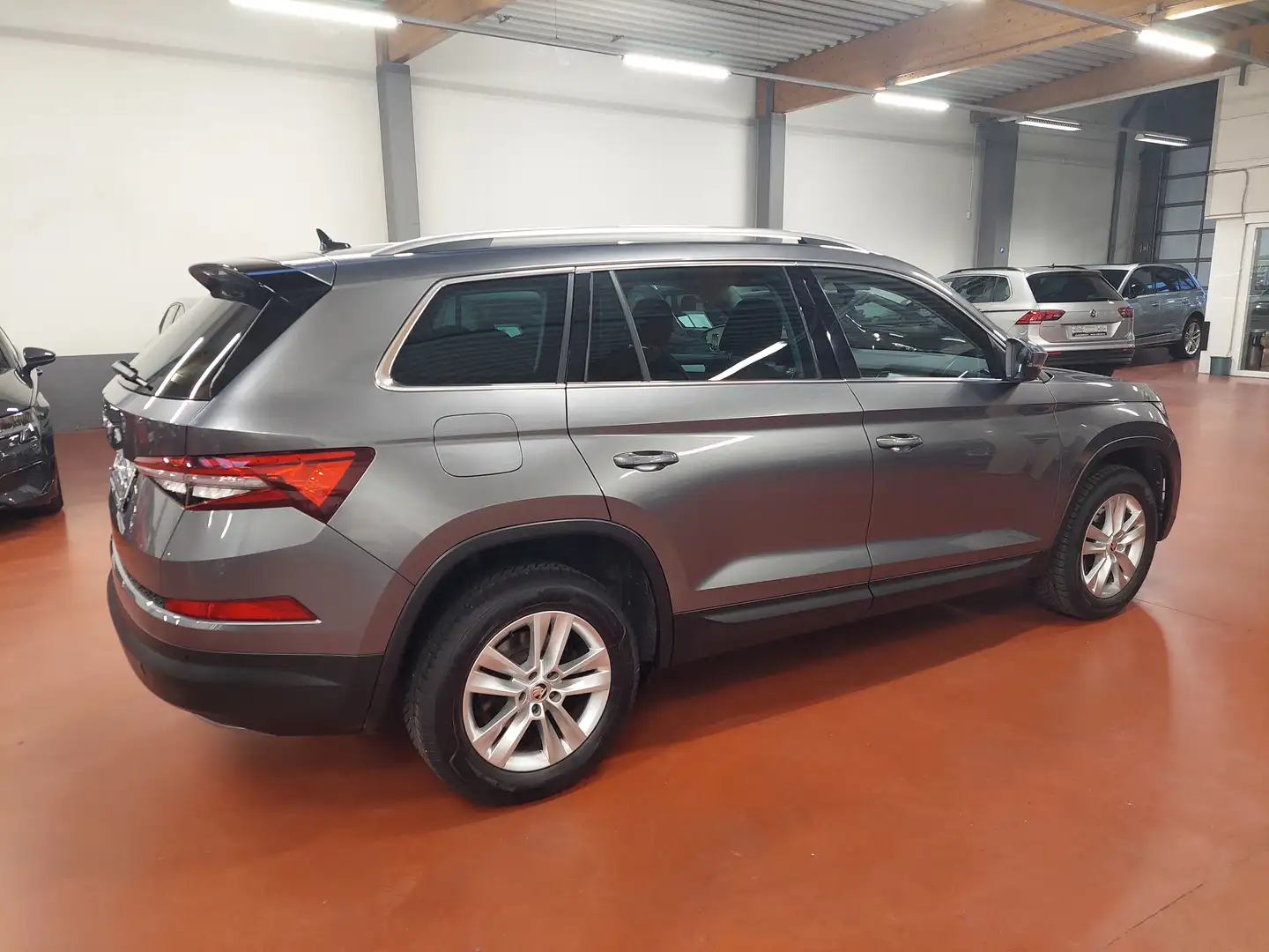 Skoda Kodiaq 1.5 TSi + 7pl. + NAVI + CAMERA + KeylessGO Gris - 2