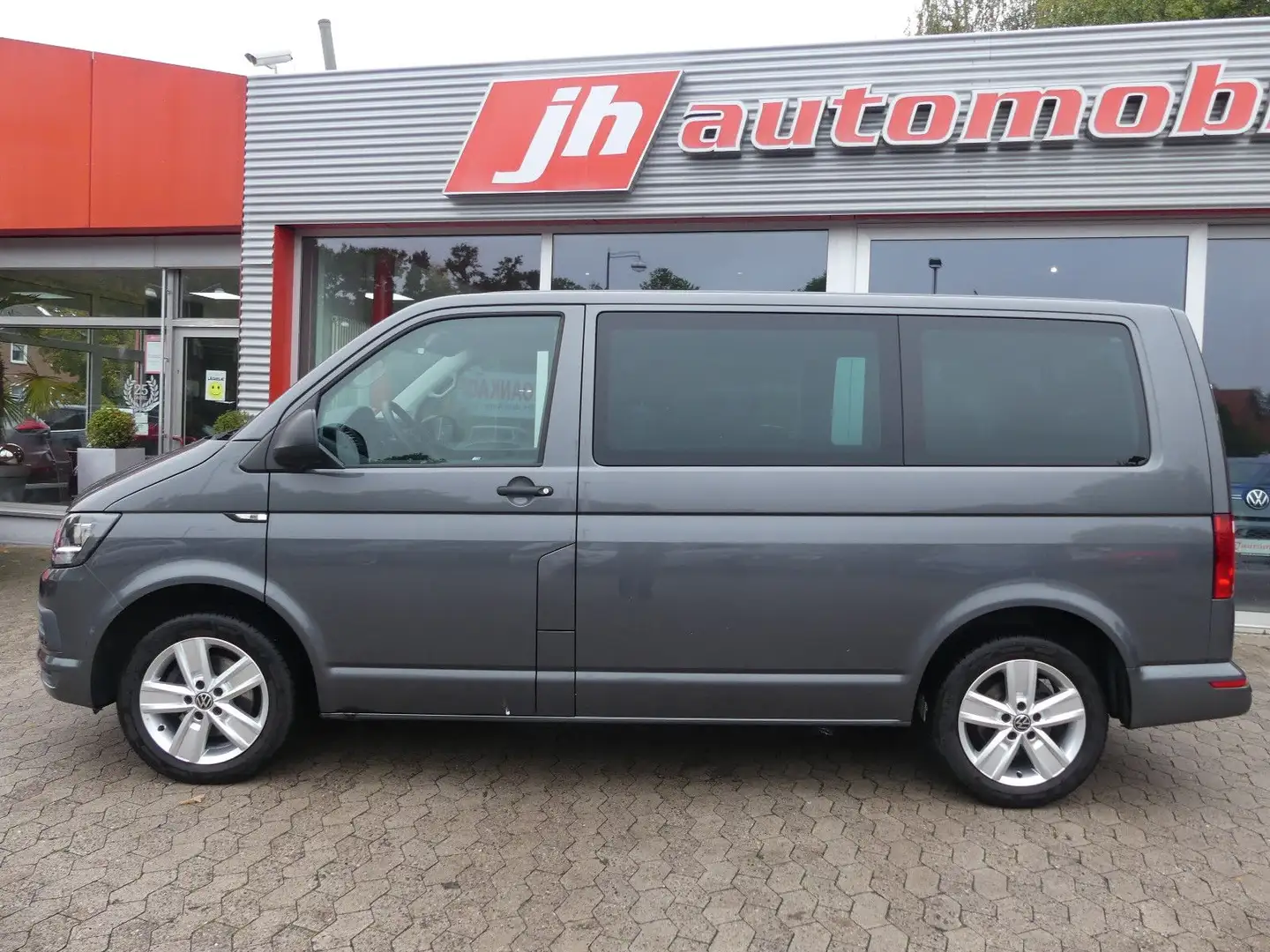 Volkswagen T6 Multivan 150 PS Standheizung*Navi*SHZ Grau - 2
