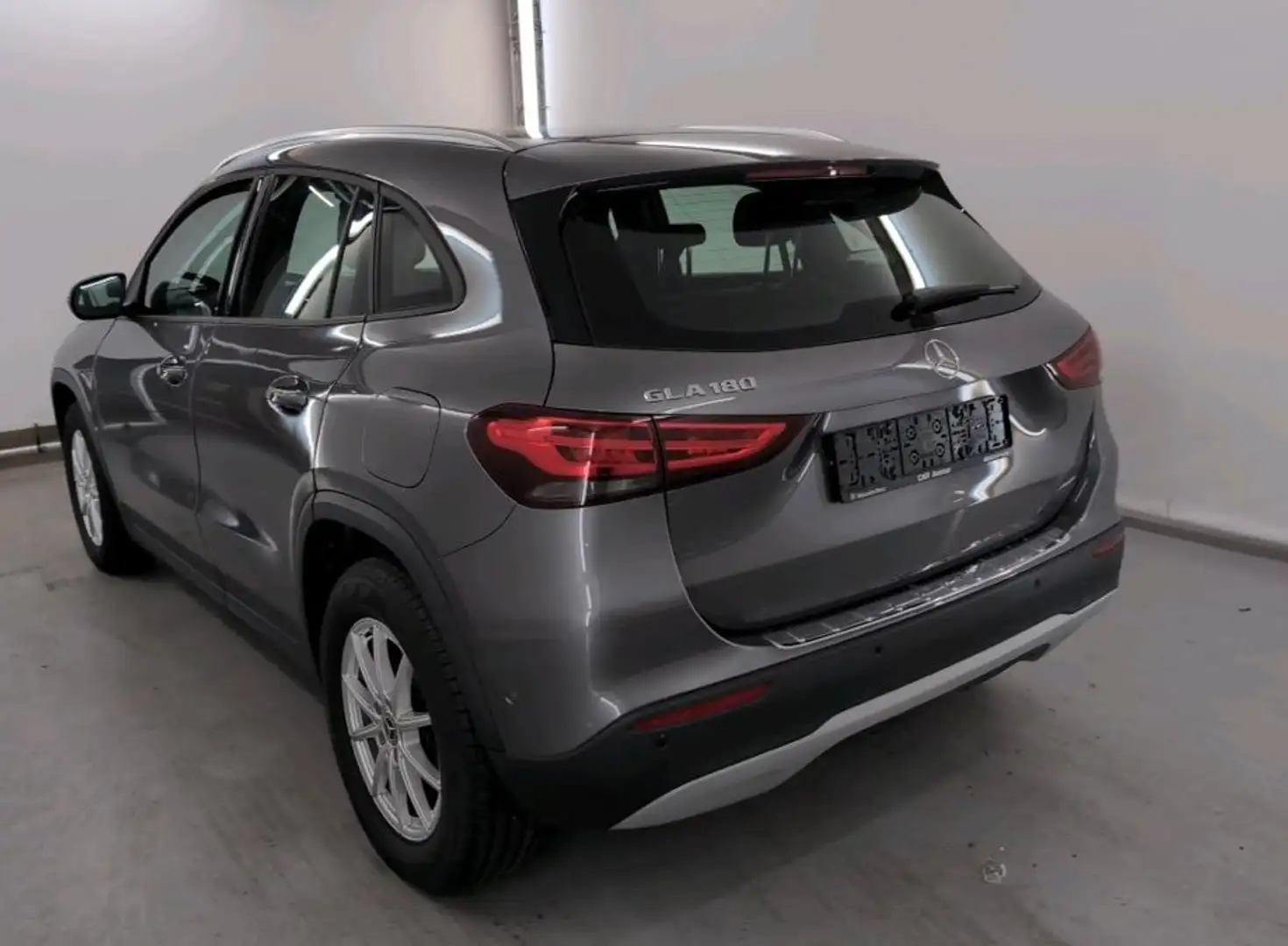 Mercedes-Benz GLA 180 7G-DCT Edition 1 Gris - 2