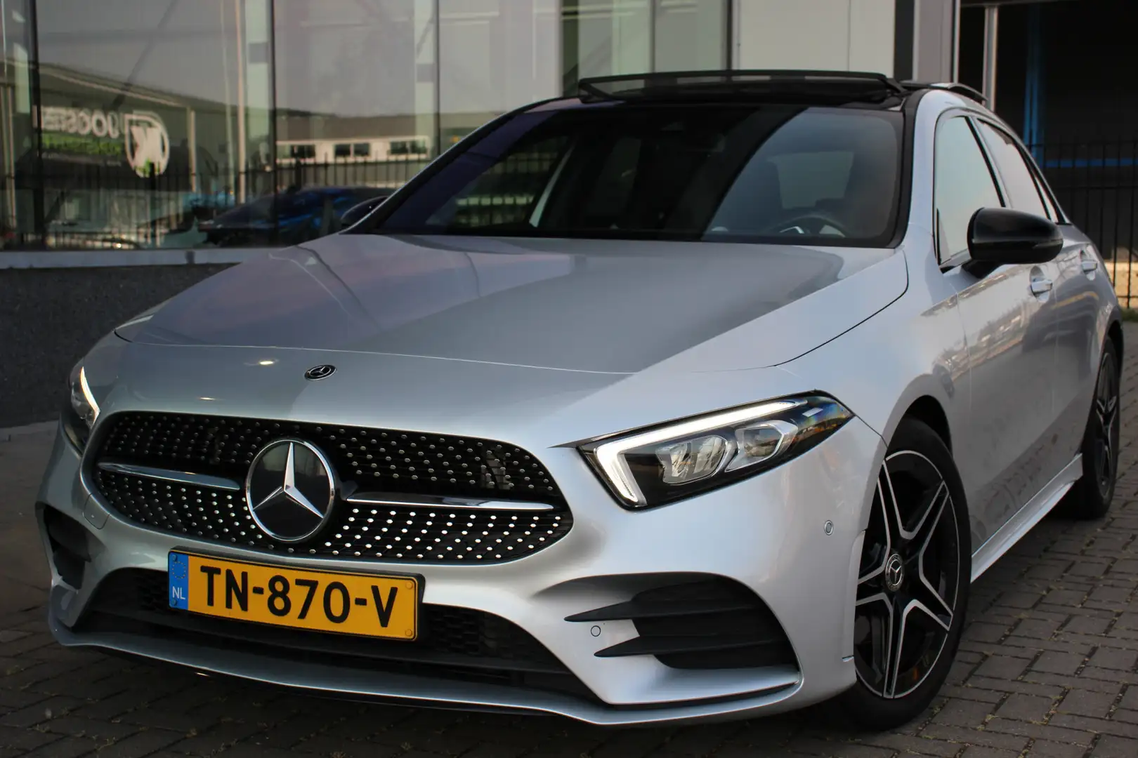 Mercedes-Benz A 200 Launch Edition AMG | Pano | Night Pakket | Vol Led Gris - 2