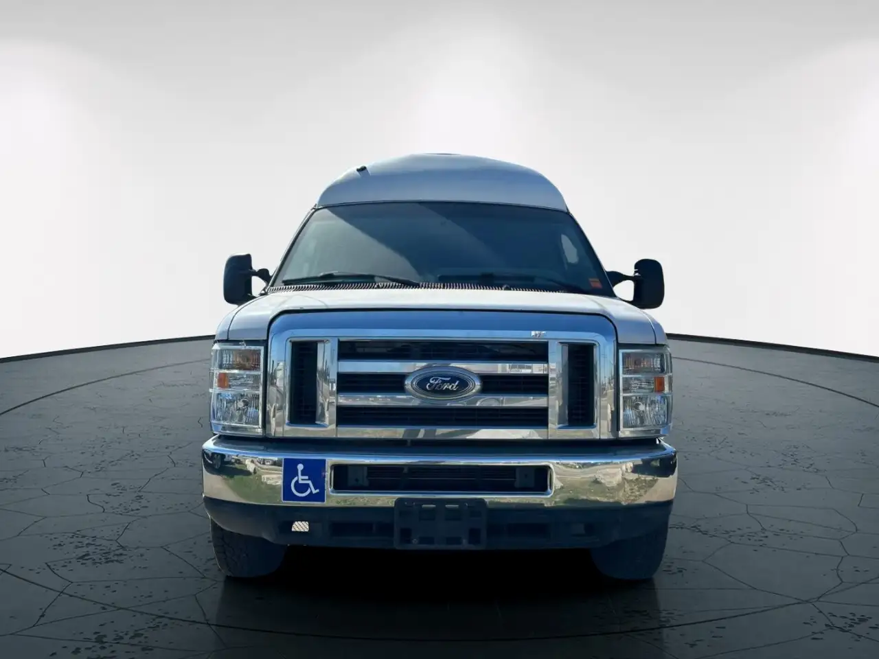 Ford E-Series снимка Ford E-Series