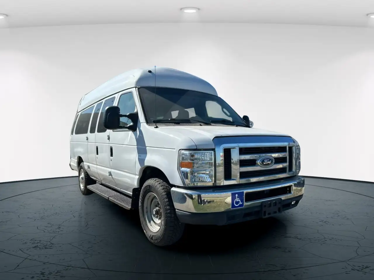 Ford E-Series снимка Ford E-Series