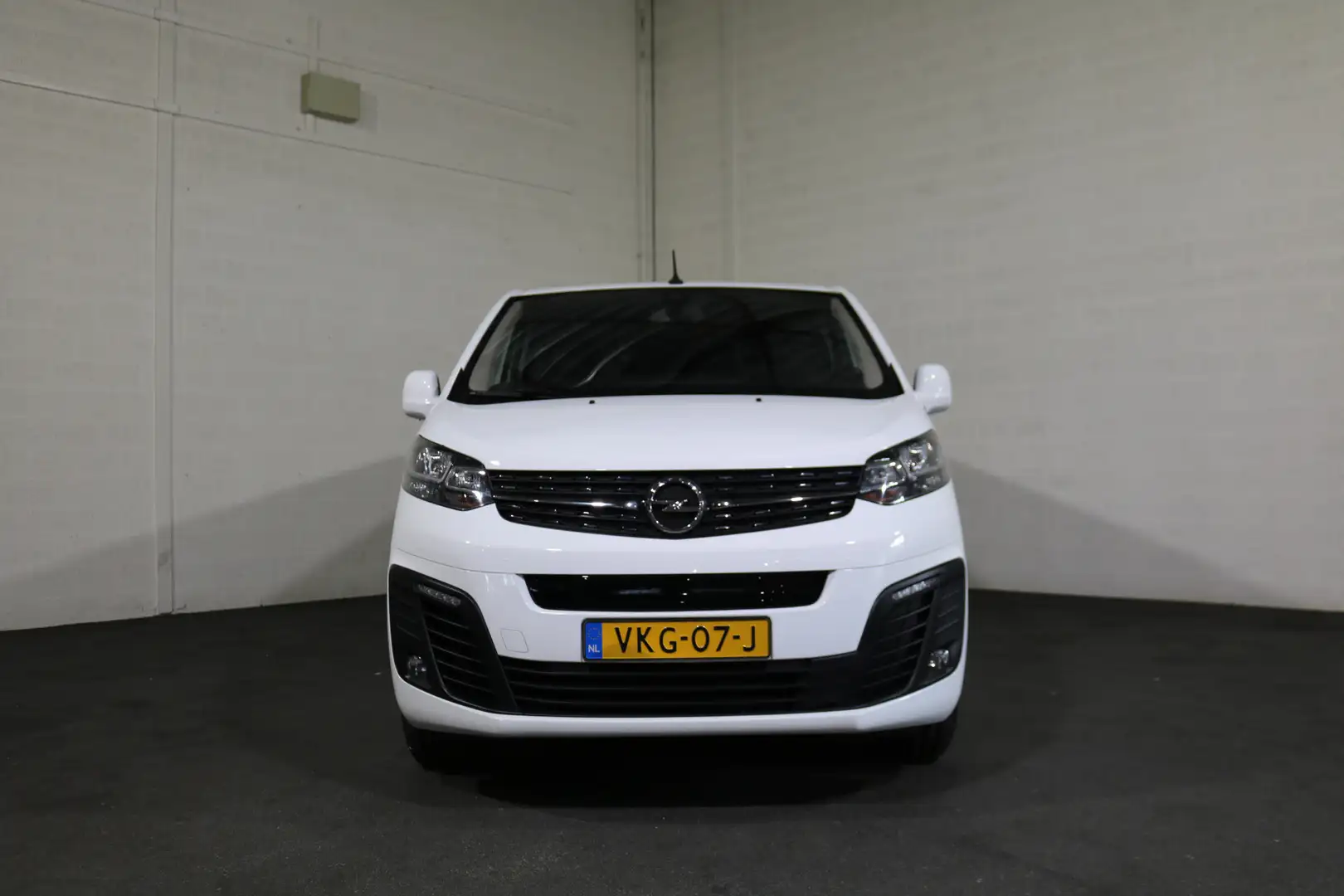Opel Vivaro-e L2H1 Innovation 75 kWh Inrichting Airco Trekhaak Wit - 2