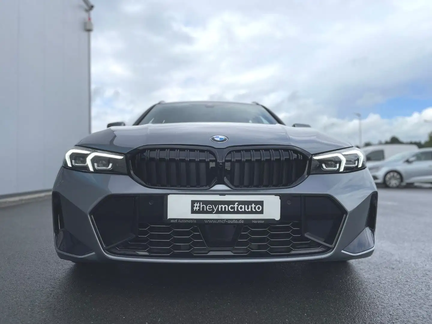 BMW 330 i Touring M Sport 18 Zoll *LED*Live-Cockpit+* Grey - 2