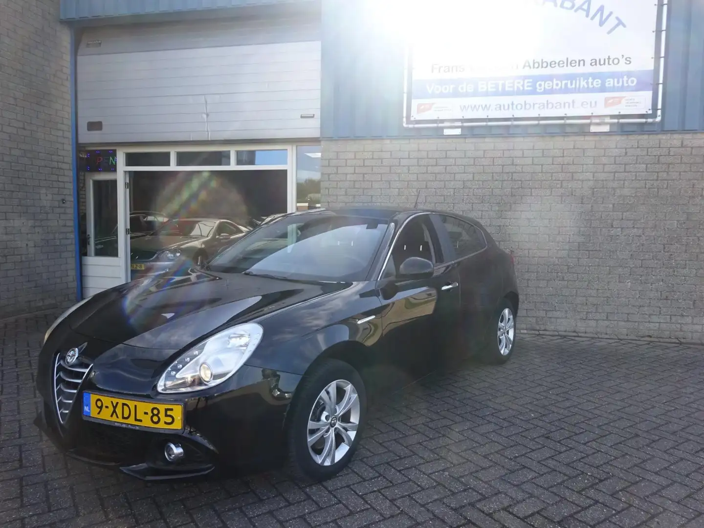 Alfa Romeo Giulietta 1.4 T Distinctive Lusso automaat Zwart - 1