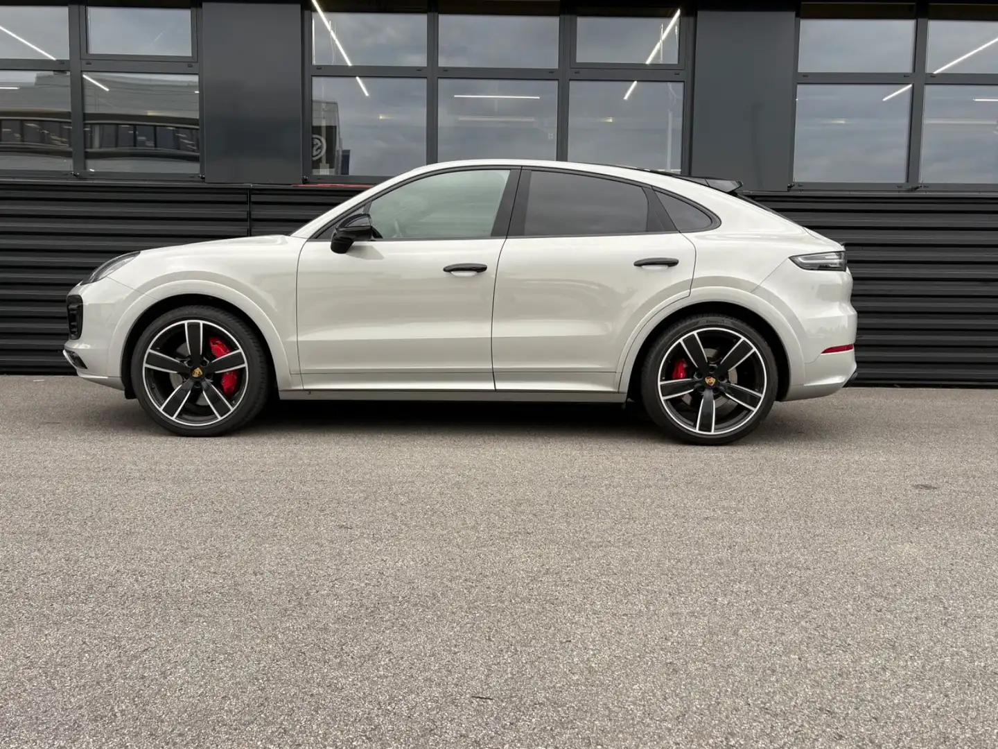 Porsche Cayenne GTS COUPE-HINTERACHS-SPORTDESIGN-1.HAND Gris - 1