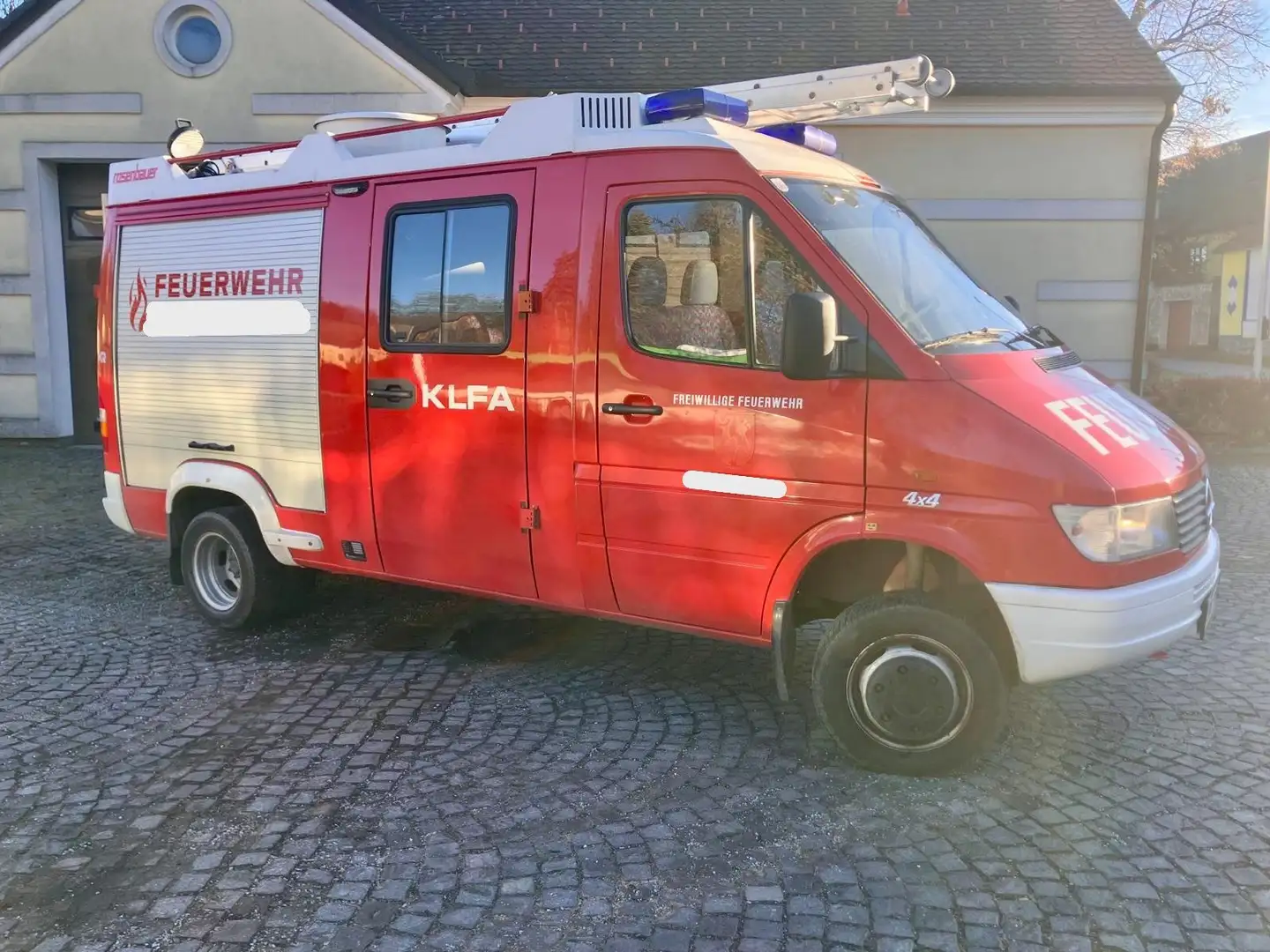 Mercedes-Benz Sprinter 414/35 Rot - 2