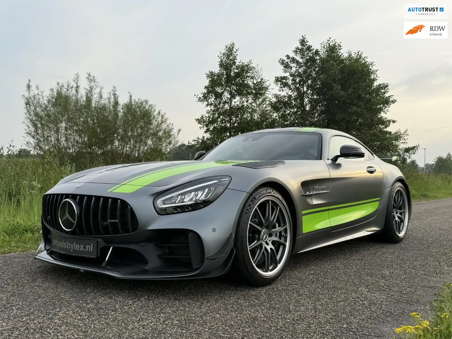 Mercedes-Benz AMG GT 4.0 R pro, slechts 7.562 km , NL geleverd, uniek!! Grijs - 1