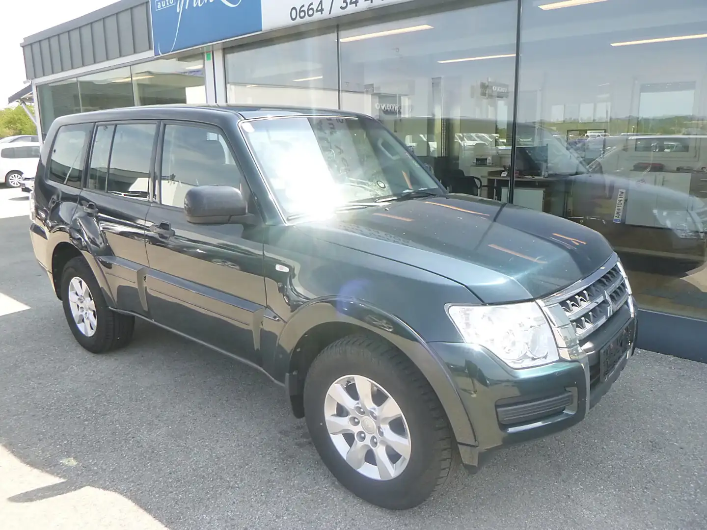Mitsubishi Pajero Wagon Instyle 3,2 DI-D TD Grün - 2