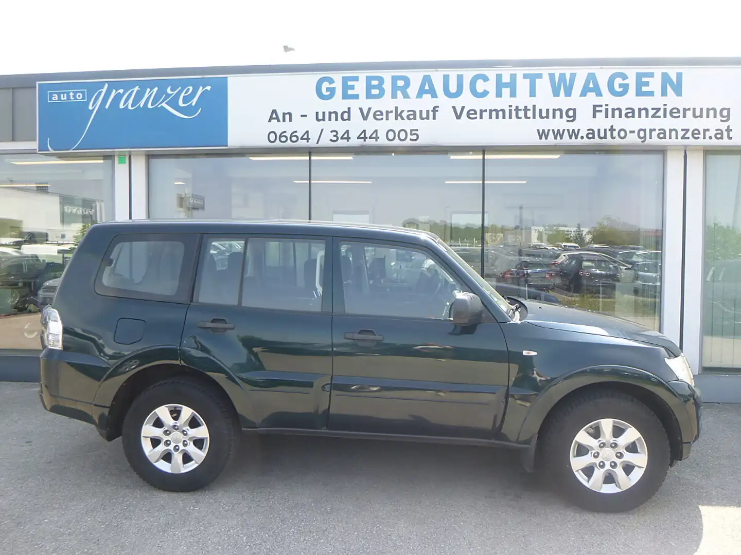 Mitsubishi Pajero Wagon Instyle 3,2 DI-D TD Grün - 1