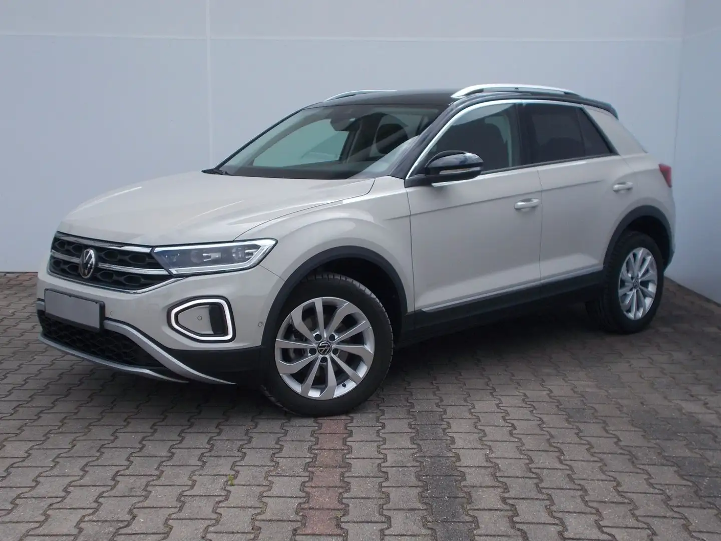 Volkswagen T-Roc 1,0 TSI  Style * LED * Navi * AHK * uvm .. Gris - 2