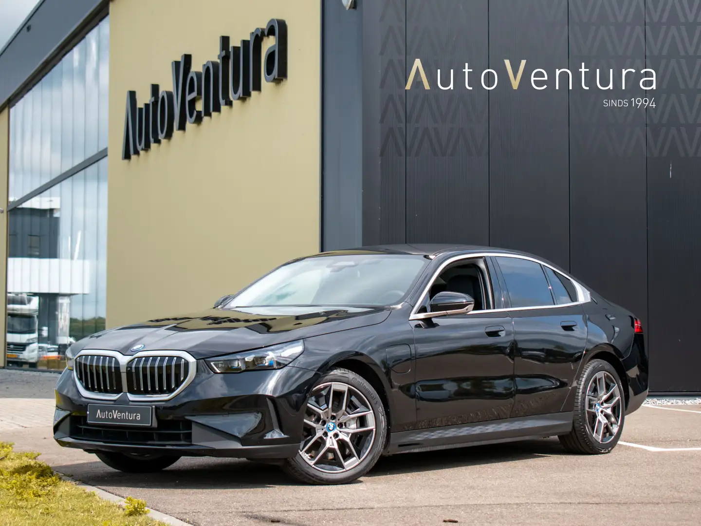 BMW 550 5-serie 550e xDrive | Adapt. LED | Adapt. Cruise | Negru - 1