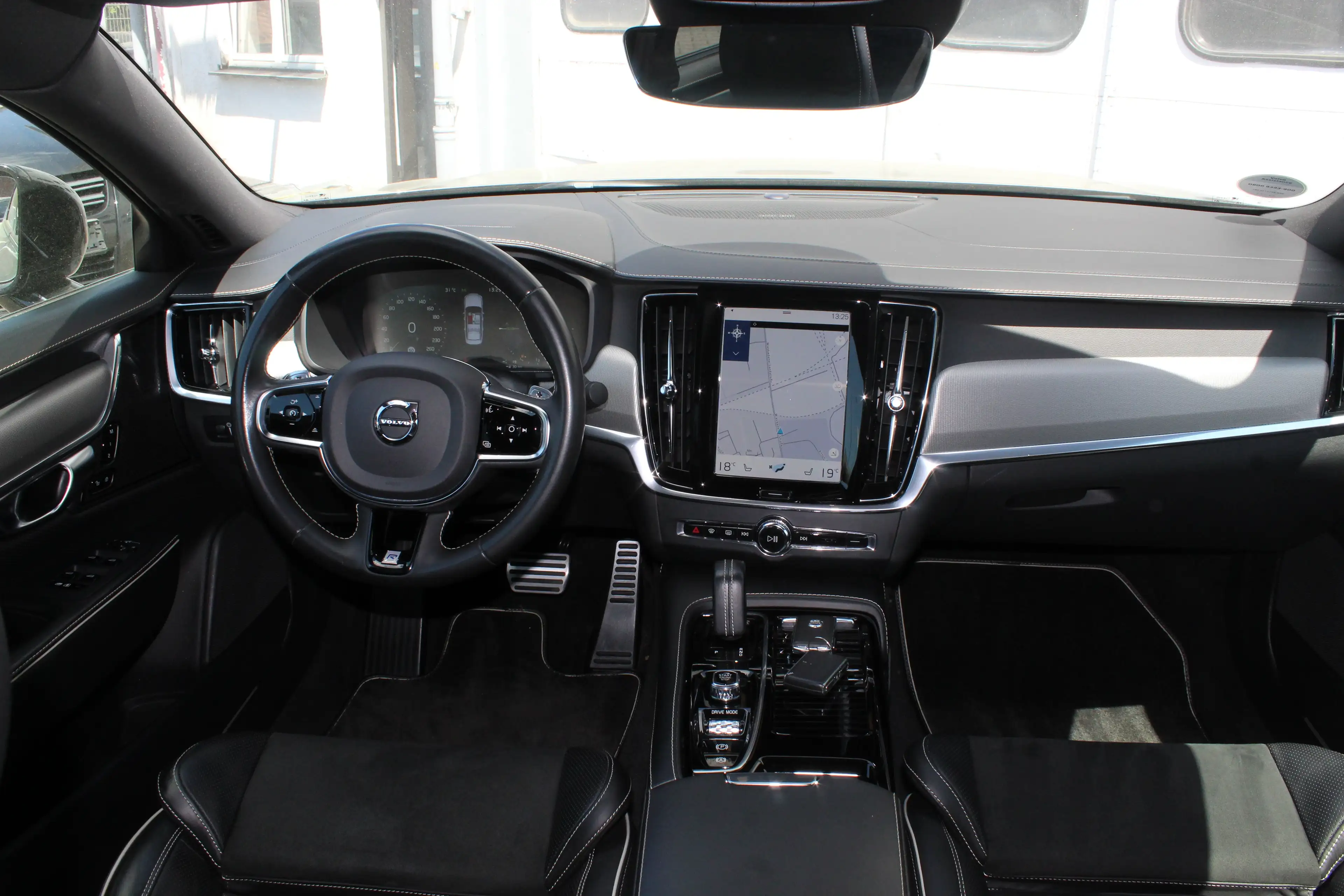 Volvo S90 R Design Plug-In Hybrid AWD — photo 13