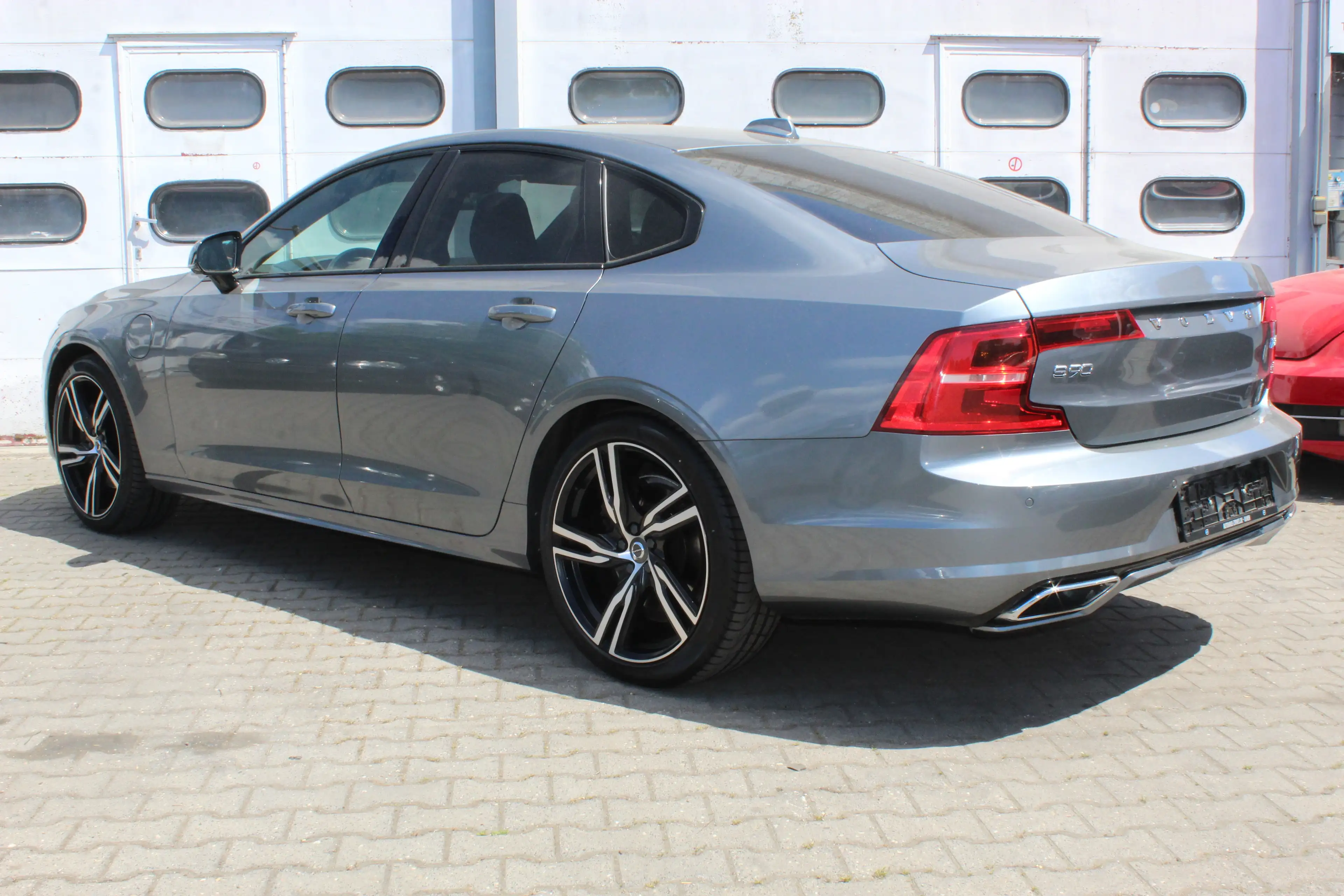 Volvo S90 R Design Plug-In Hybrid AWD — photo 9