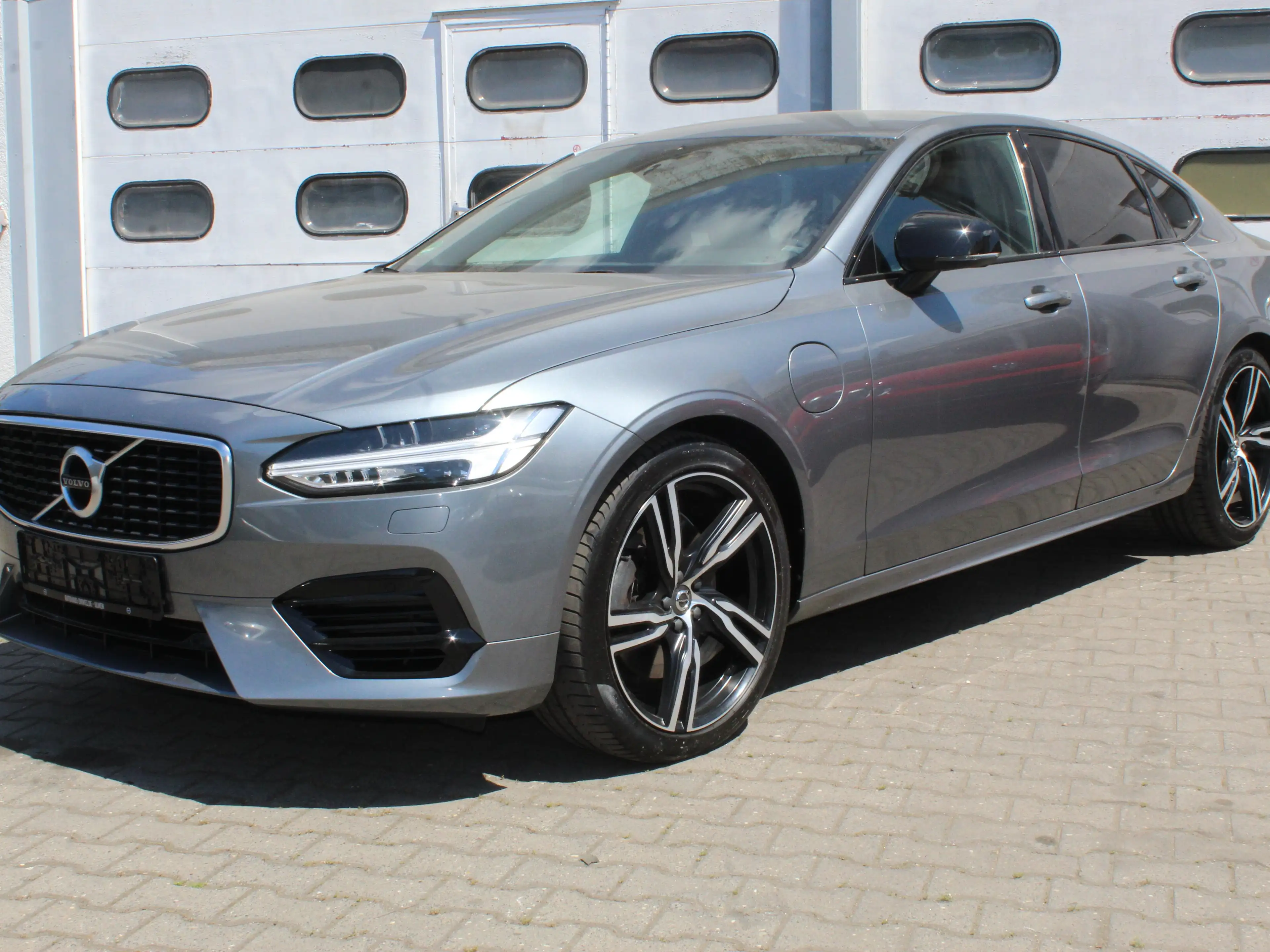 Volvo S90 R Design Plug-In Hybrid AWD — photo 3