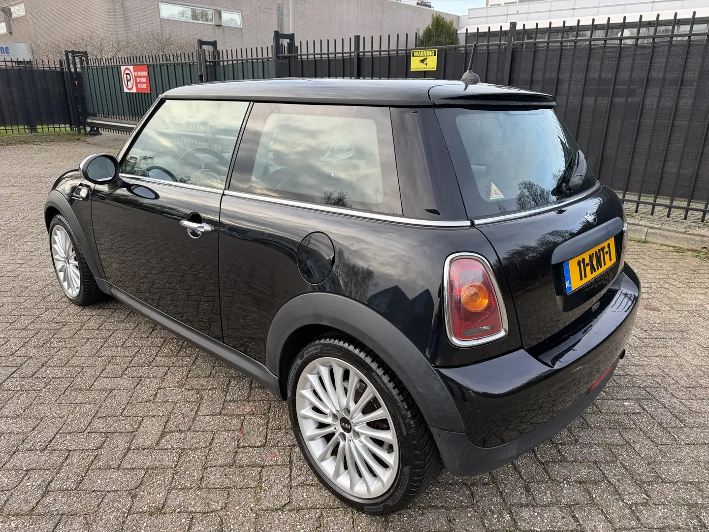 MINI One Mini 1.4 Anniversary MK II Pano/Airco/Cruise/Navi/ Schwarz - 2