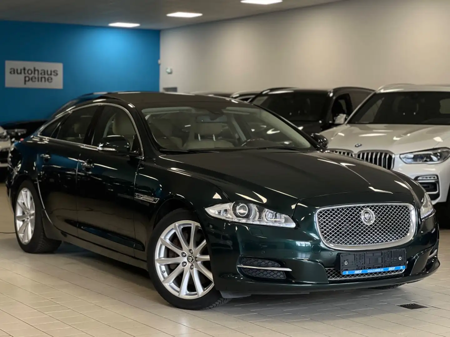Jaguar XJ Premium Luxury AWD/Panorama/BelüftStz/Xen/ Зелений - 1