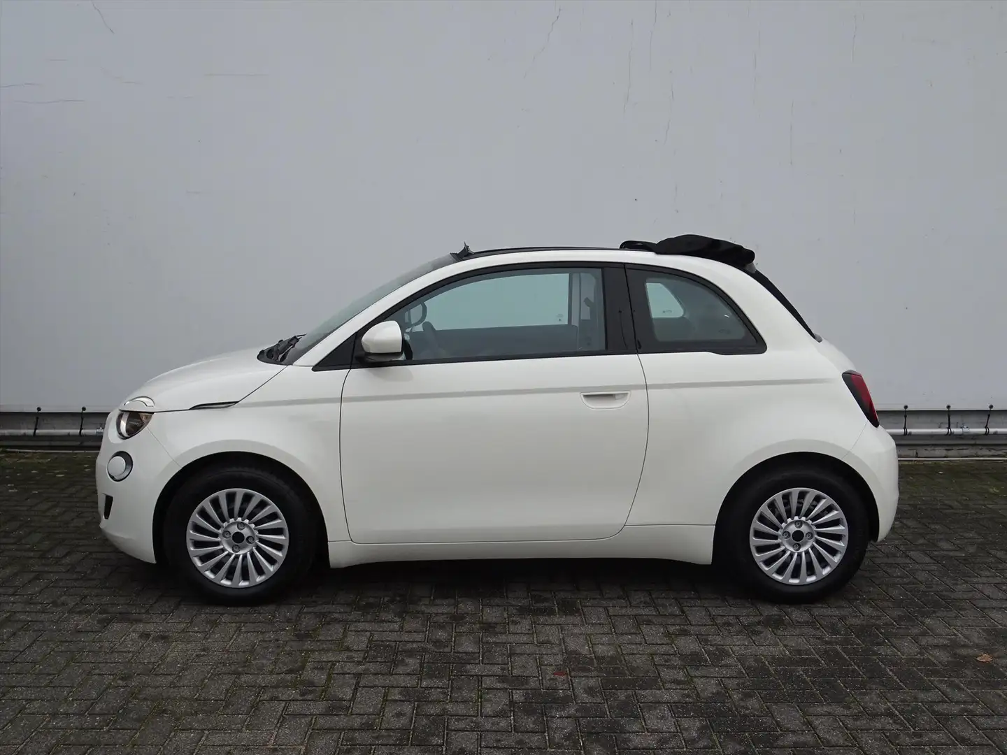 Fiat 500e Cabrio 24kWh 70pk Aut Icon | Carplay & Android Aut Wit - 2