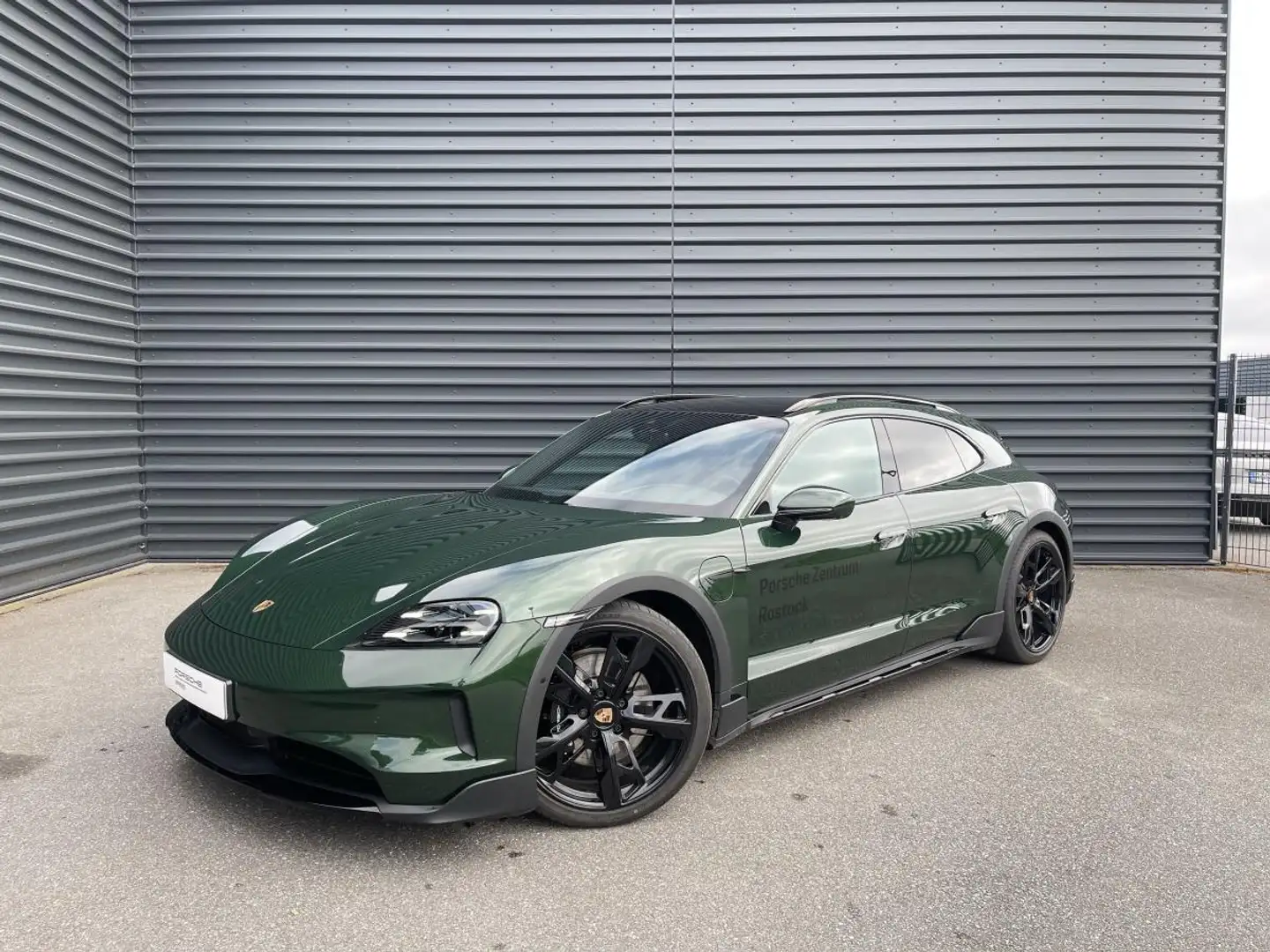 Porsche Taycan 4 Cross Turismo Grün - 1