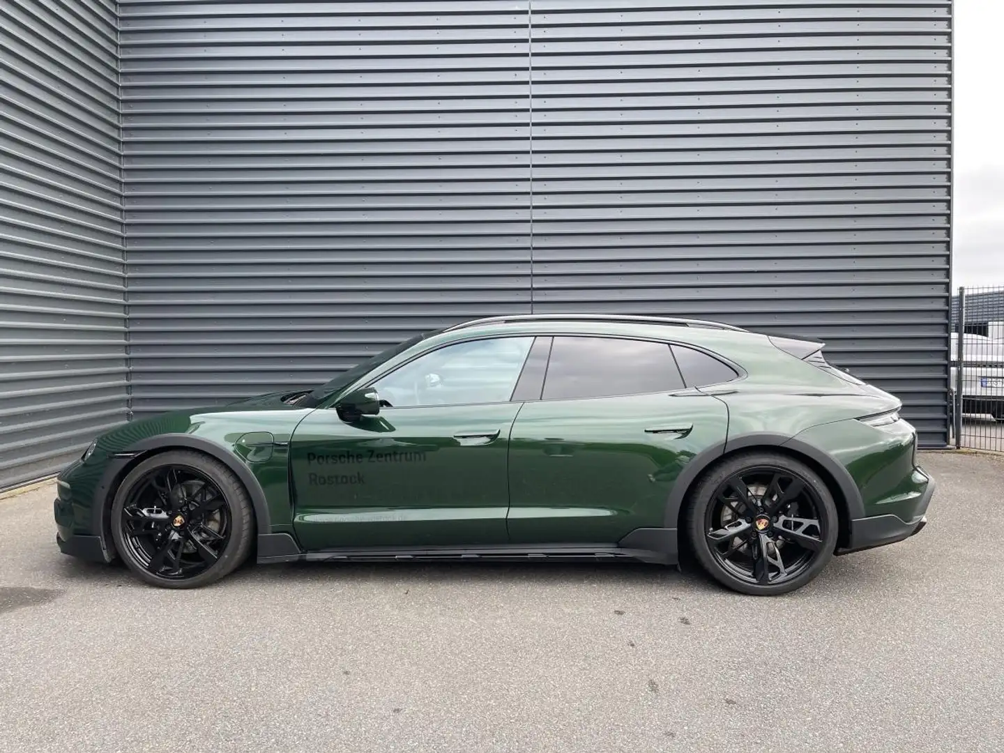 Porsche Taycan 4 Cross Turismo Grün - 2