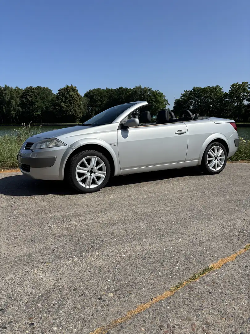 Renault Megane Dynamique Silber - 1