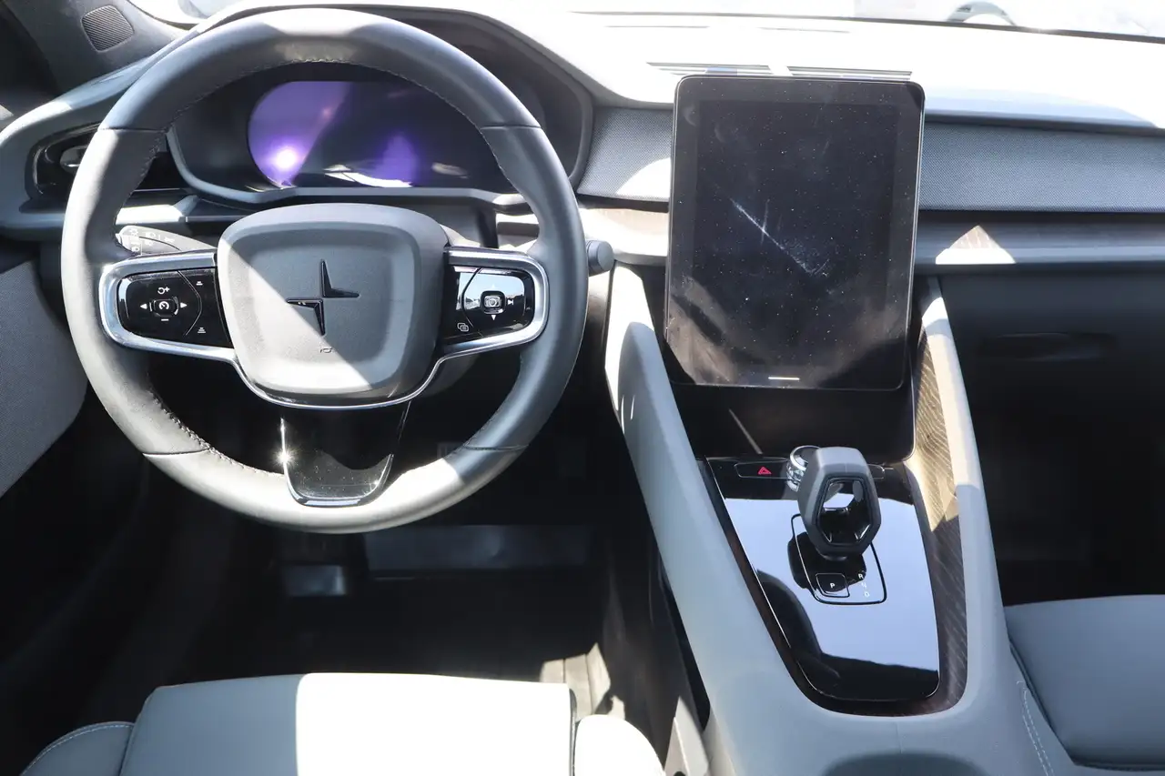 Polestar 2 снимка Polestar 2
