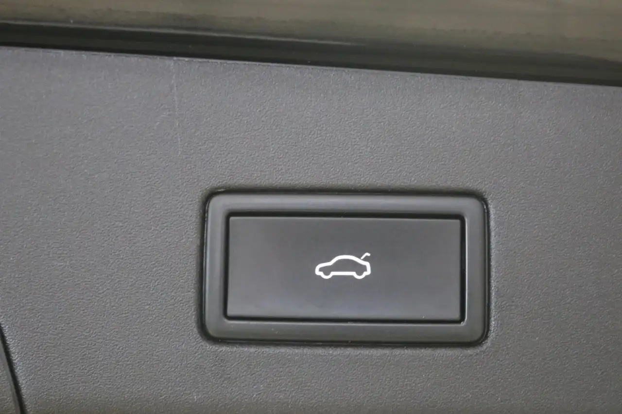 2022 Volkswagen ID.4 Pro Perfom. WP AHK HUD 360 Matrix Pano 97%, photograph 8