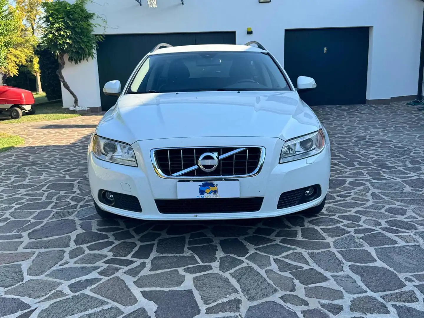 Volvo V70 2.5 FT MOMENTUM AFV BI-FUEL Bianco - 1