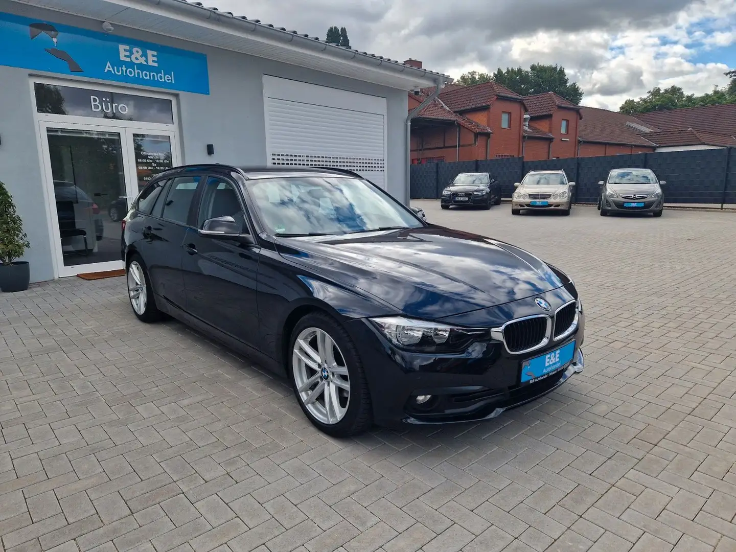 BMW 320 d+Navi+PDC Zwart - 1