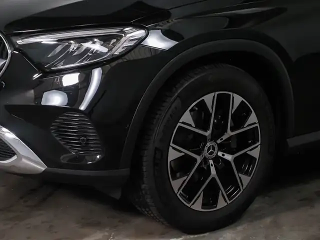 Mercedes-Benz GLC view 4