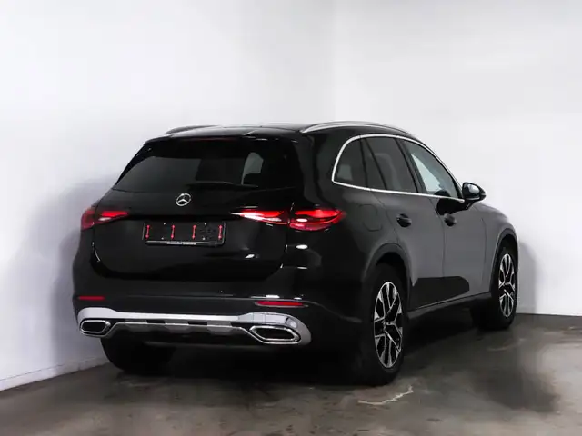 Mercedes-Benz GLC view 3