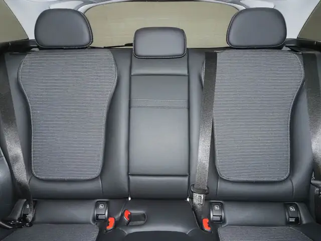 Mercedes-Benz GLC view 11