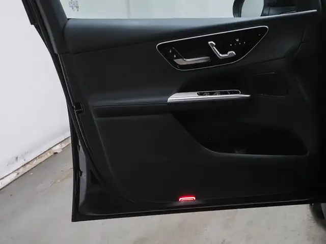 Mercedes-Benz GLC view 10