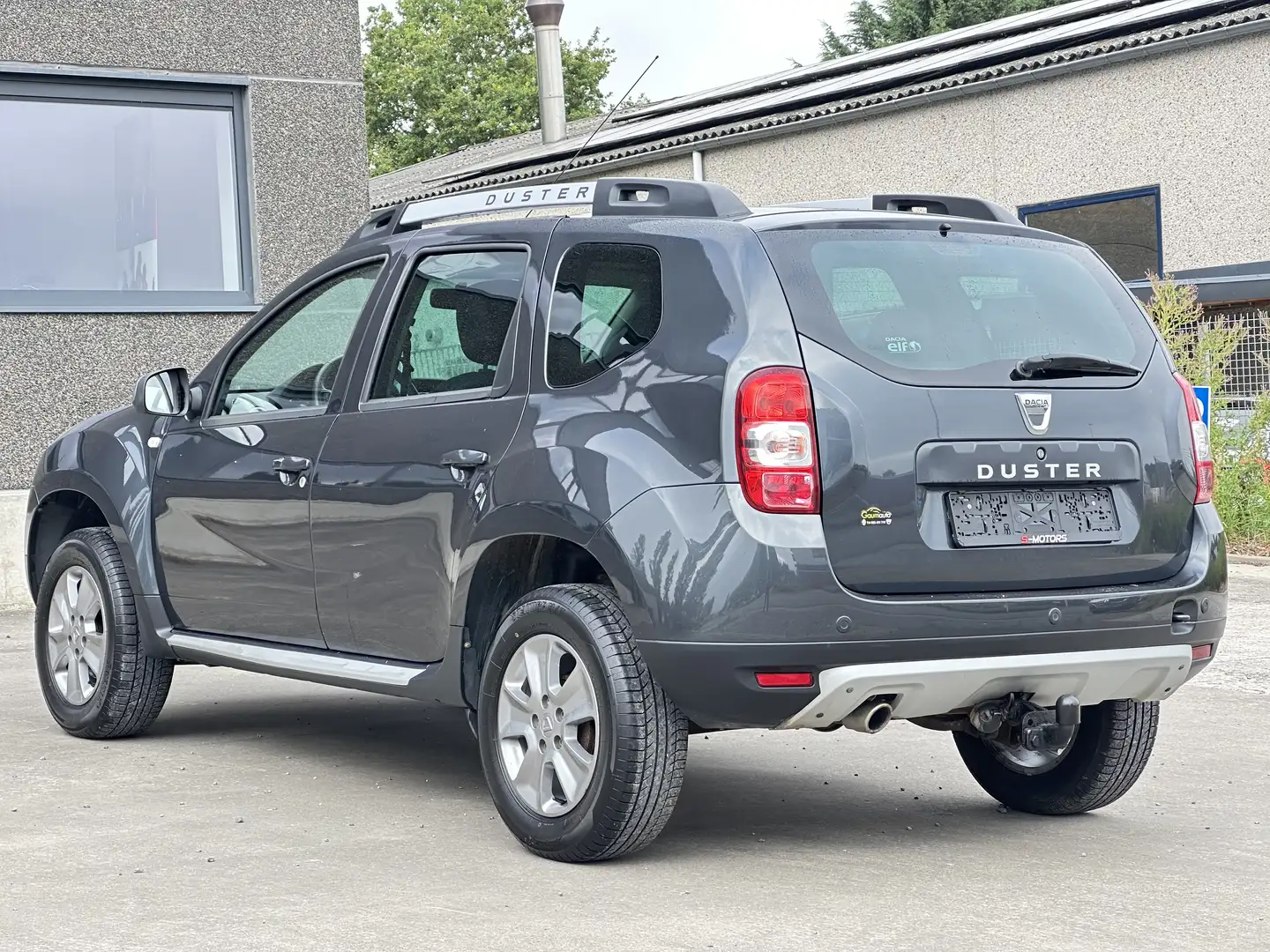 Dacia Duster 1.5 dCi • GPS • AIRCO • BLUETOOTH • USB Grijs - 2