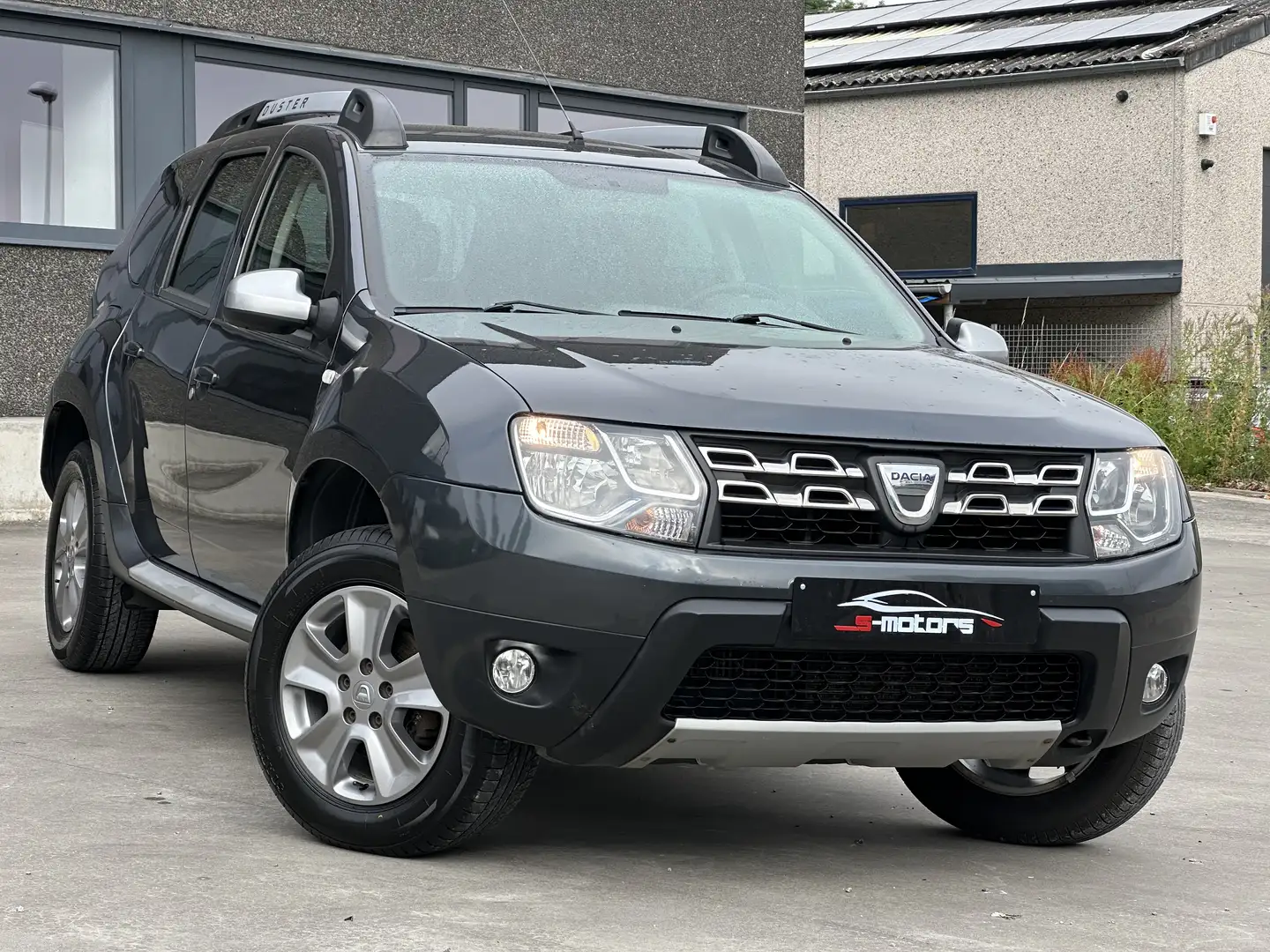 Dacia Duster 1.5 dCi • GPS • AIRCO • BLUETOOTH • USB Grijs - 1