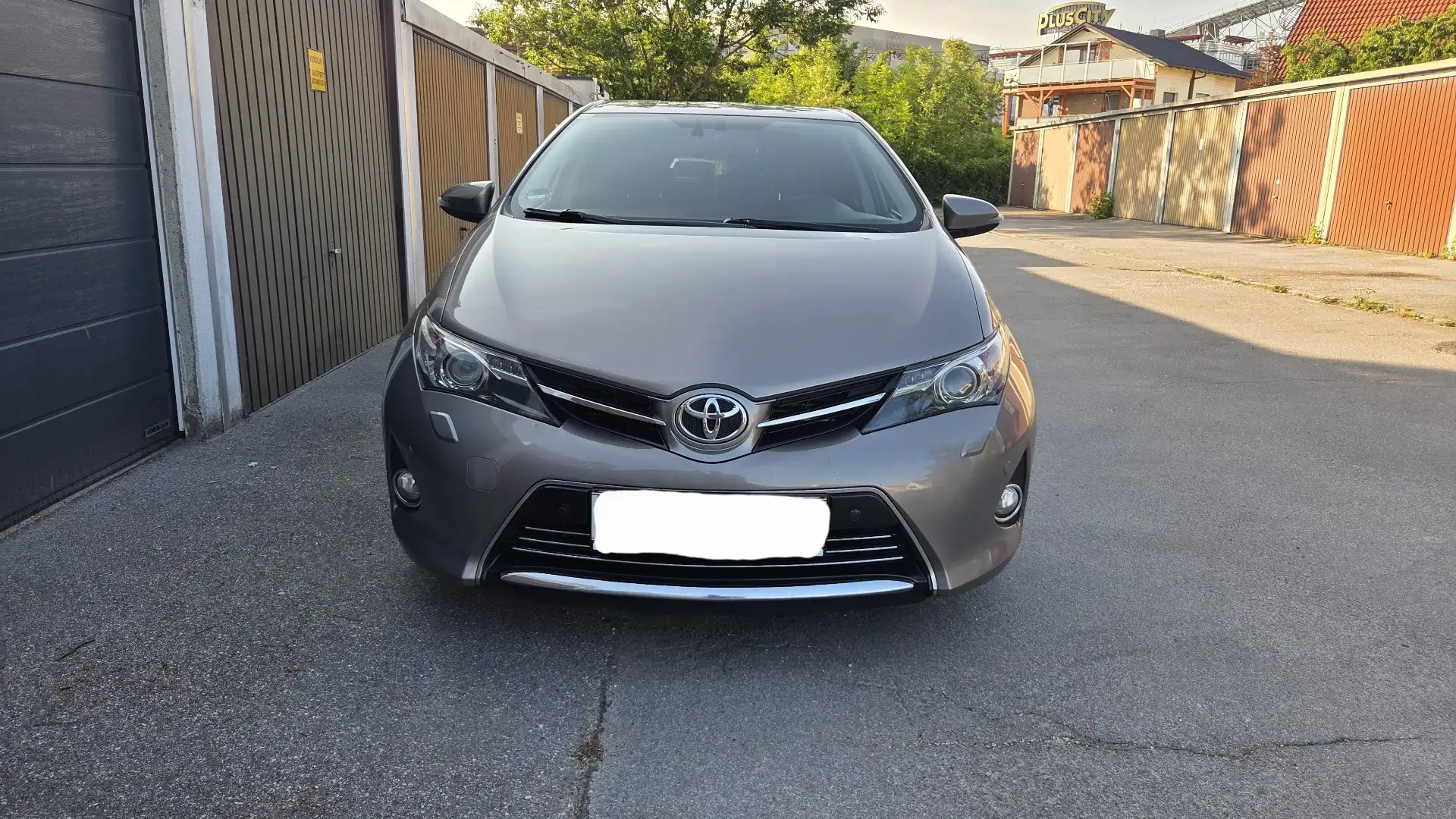 Toyota Auris 2,0 D-4D Lounge Bronze - 1