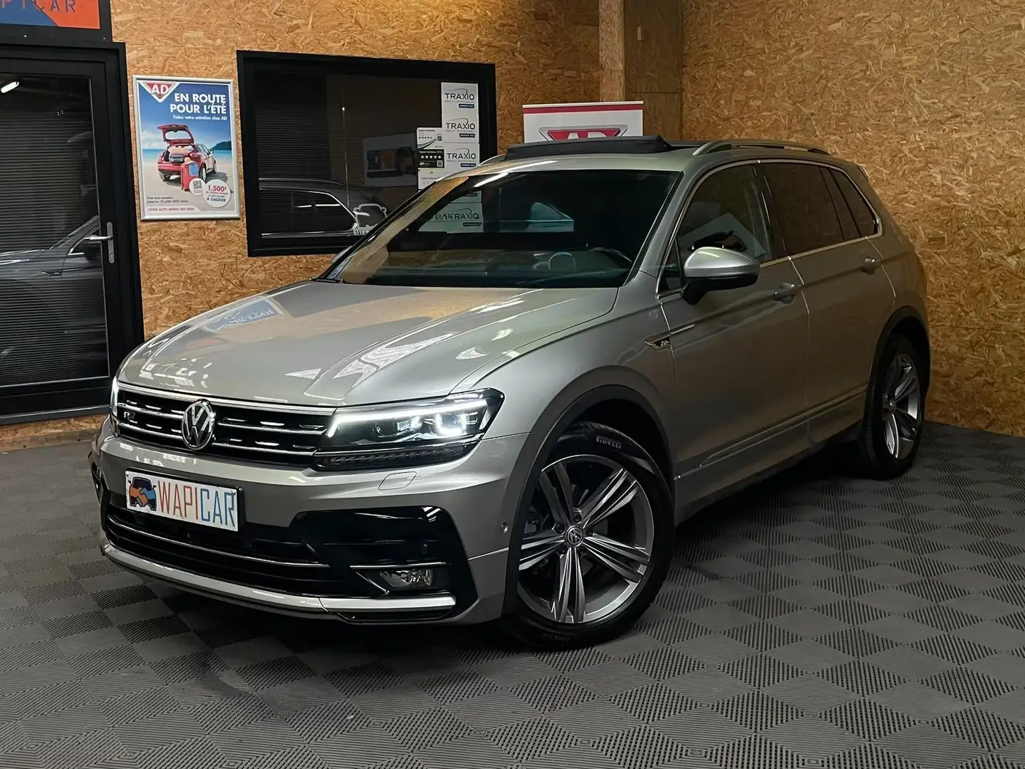Volkswagen Tiguan R-Line *FULL OPTIONS* 2.0TDi Срібний - 2