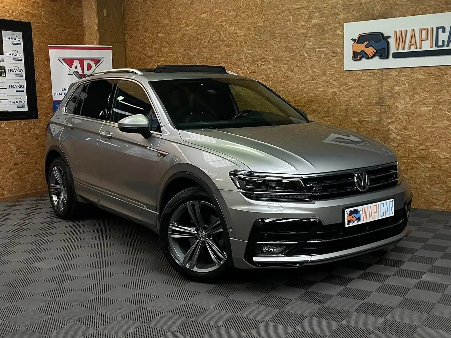 Volkswagen Tiguan R-Line *FULL OPTIONS* 2.0TDi Срібний - 1