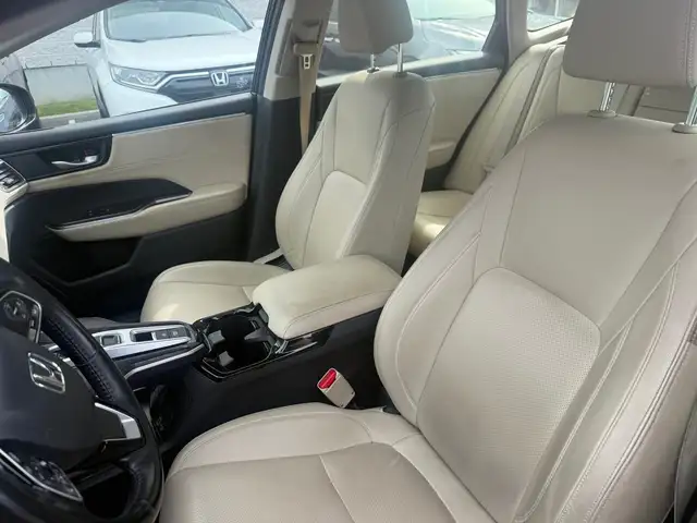 Honda Clarity 2018 — photo 3