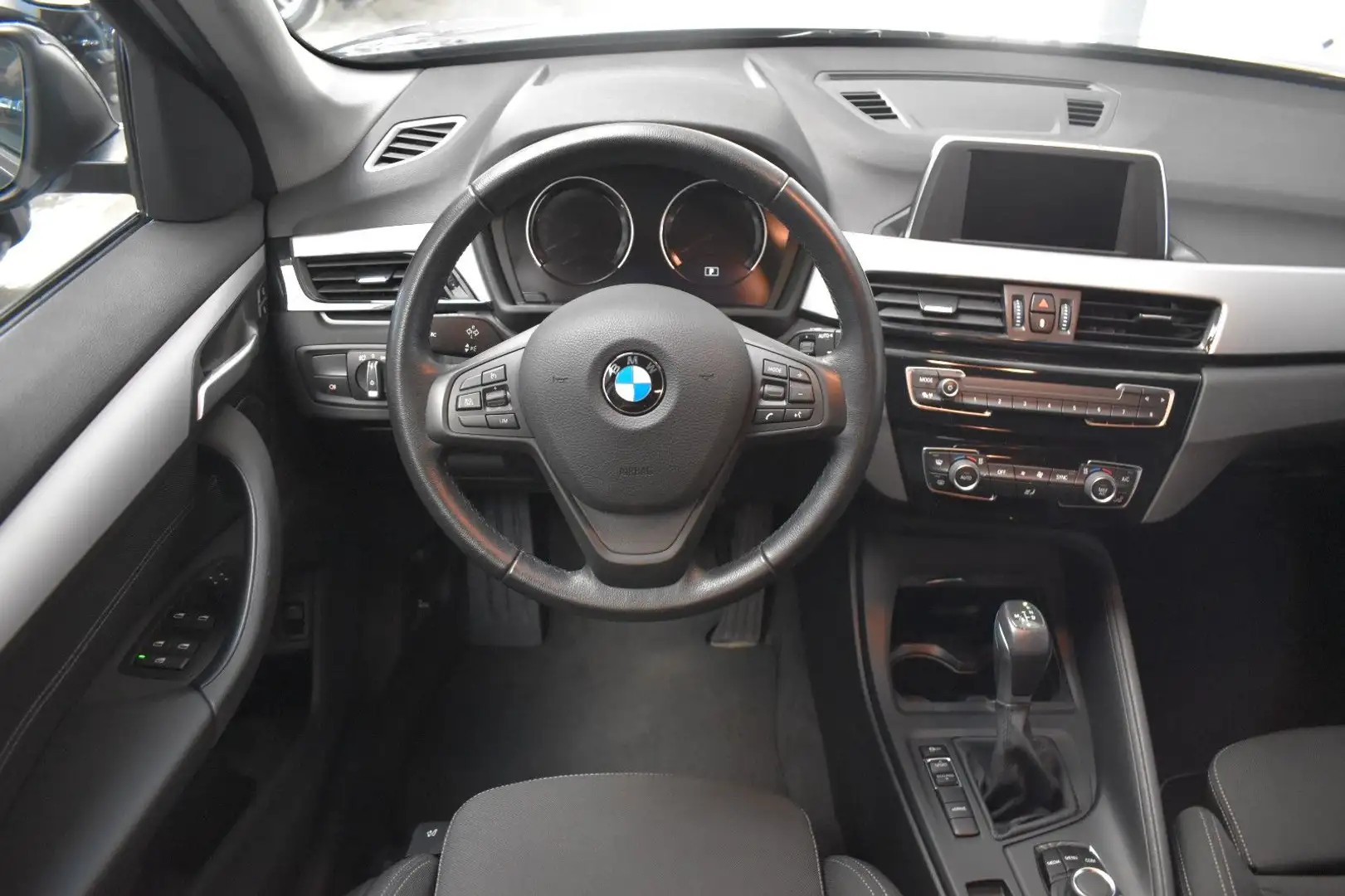 BMW X1 xDrive 25 e Advantage*AHK*LED*ALU*SHZ*PDC* Grey - 2