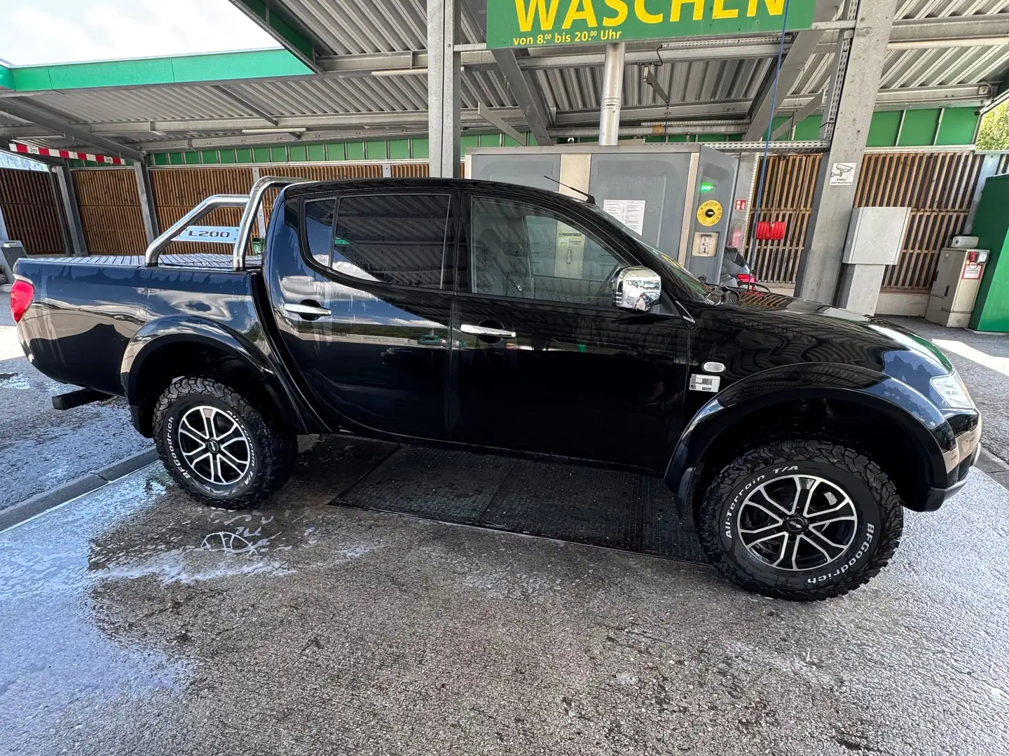 Mitsubishi L200 2,5L Schwarz - 2